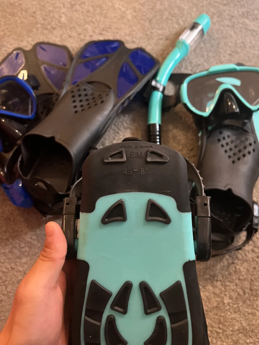 Two Sets of Snorkeling Gear image indicator(5)