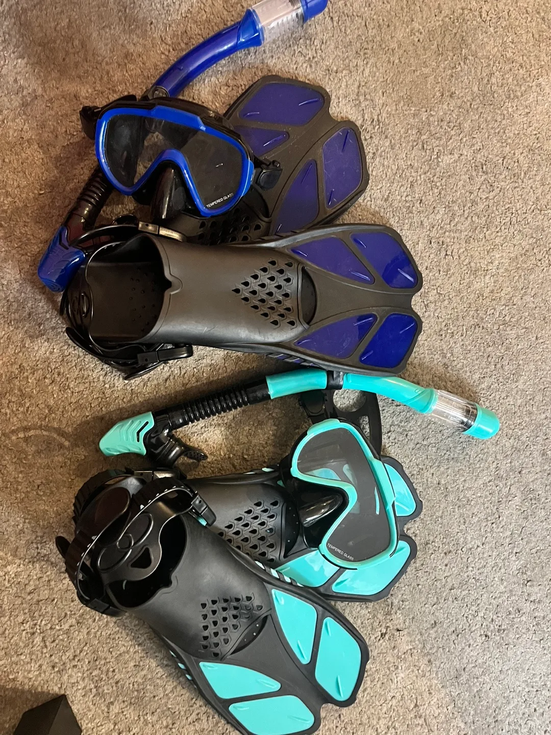 Two Sets of Snorkeling Gear image indicator(2)