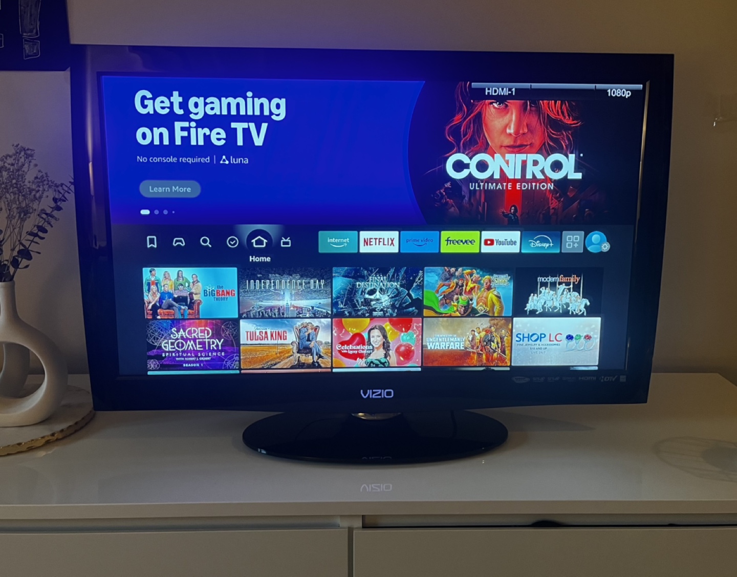 Vizio 32 Inch TV (in elevator building!) - photo 3