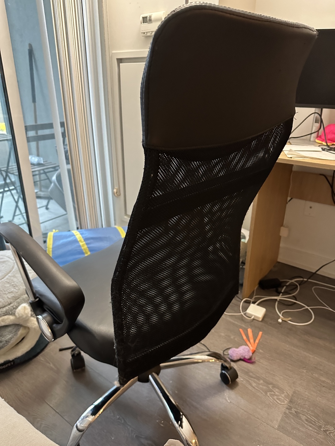 Black Mesh Office Chair - photo 3
