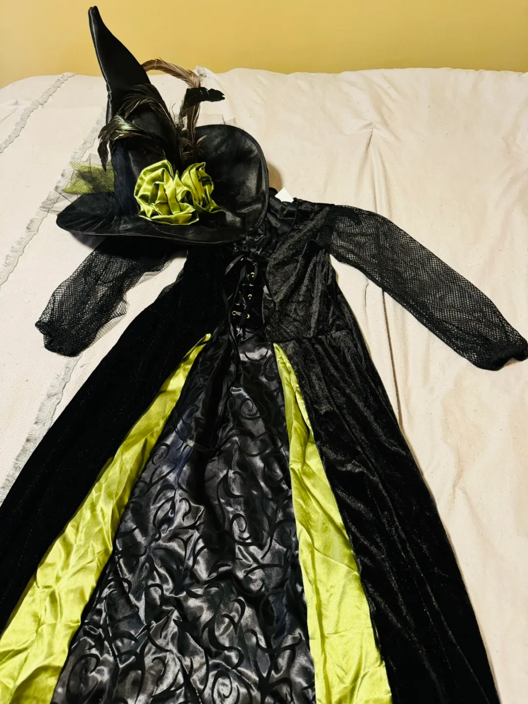 #FREECYCLE -Witch Costume - Size M image indicator(2)