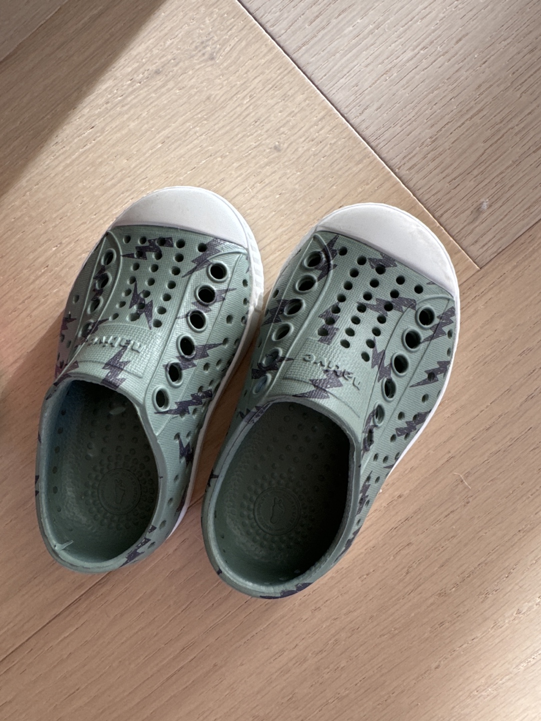 Native Shoes Kids' Green Lightning Print Jefferson Shoes