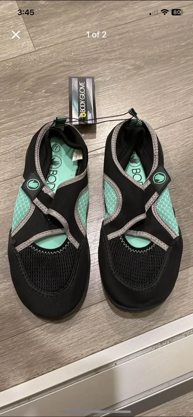 Water Shoes for women (size 7 brand new) thumbnail