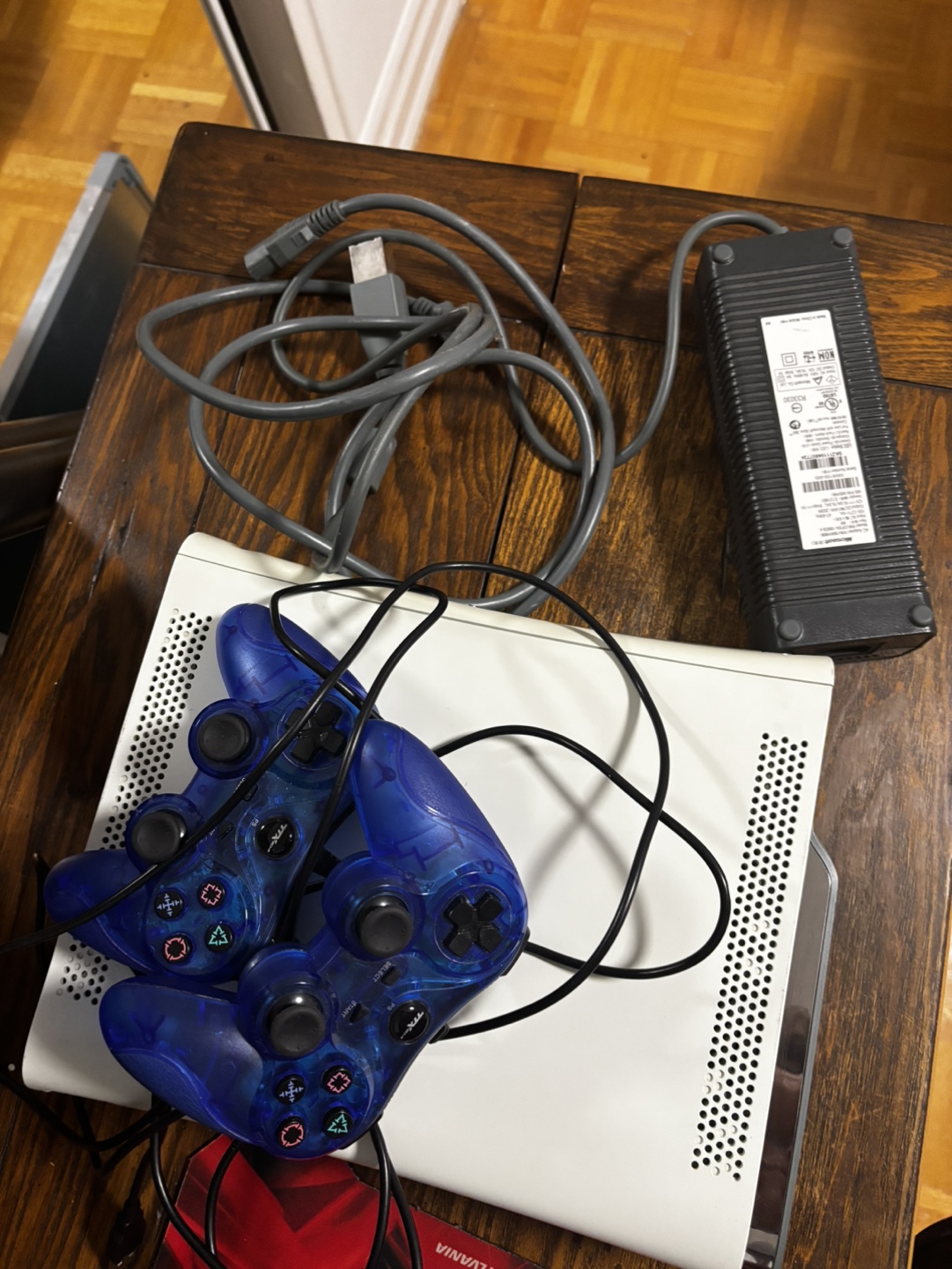 Xbox 360 2 controllers
