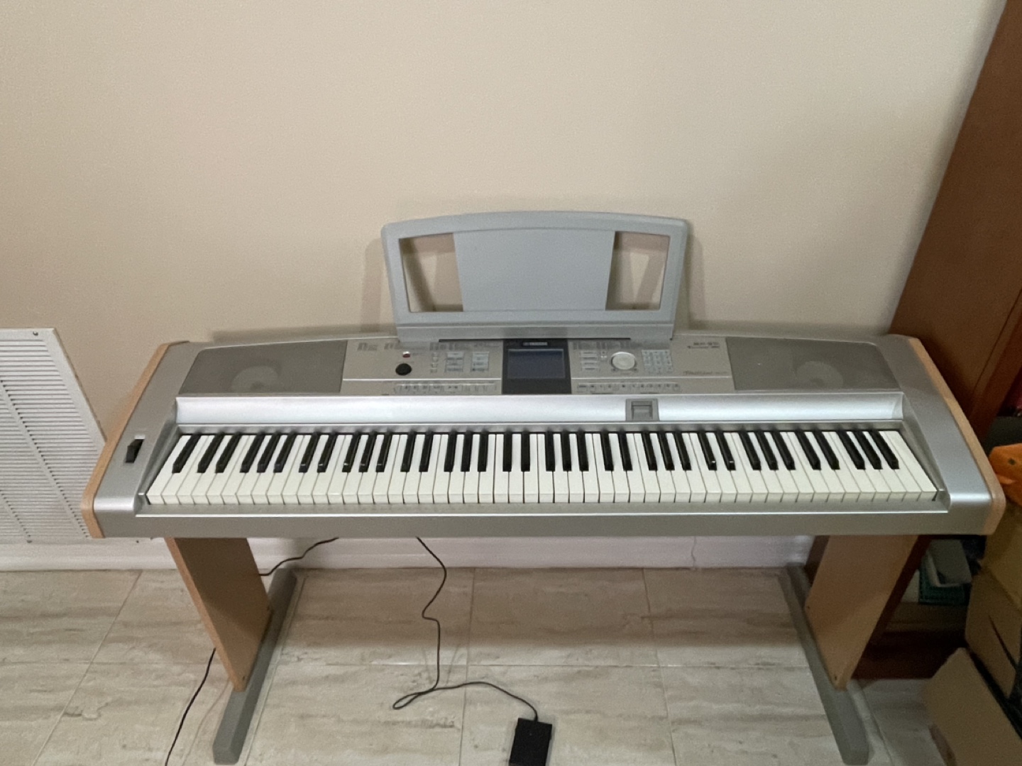 Yamaha DGX-505 Portable Grand Digital Keyboard