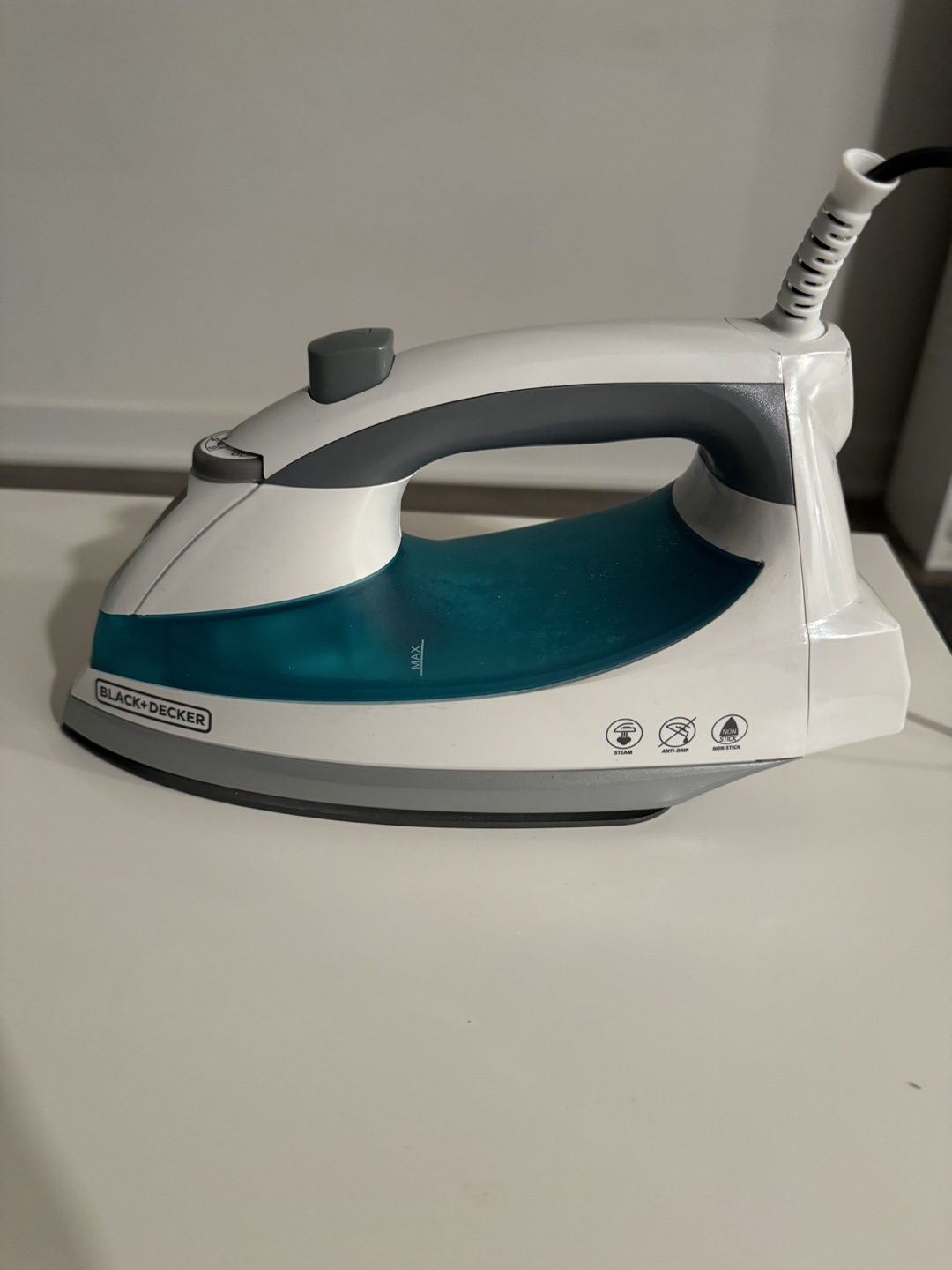 Black + Decker Iron - photo 2