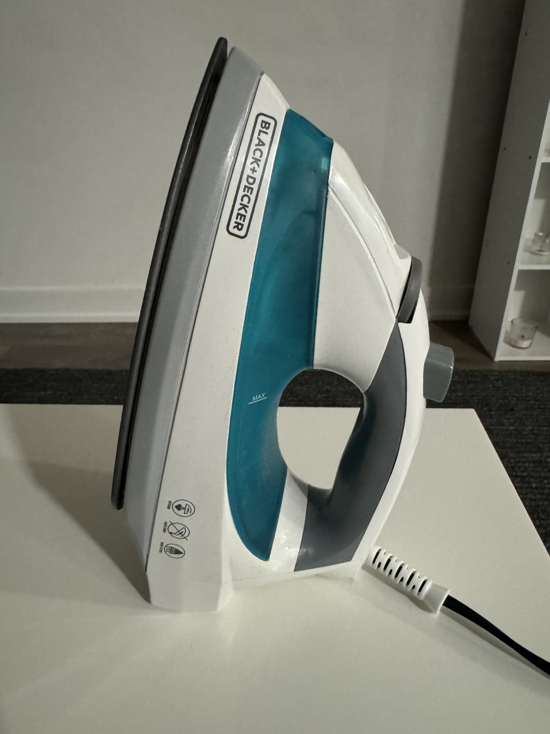 Black + Decker Iron - photo 3
