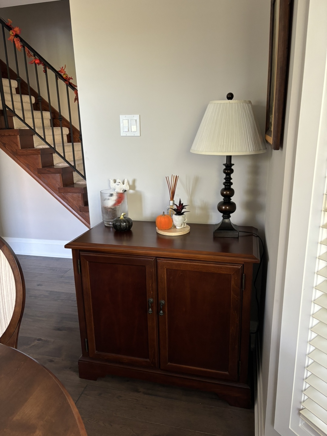 Solid wood China cabinet with display - photo 3