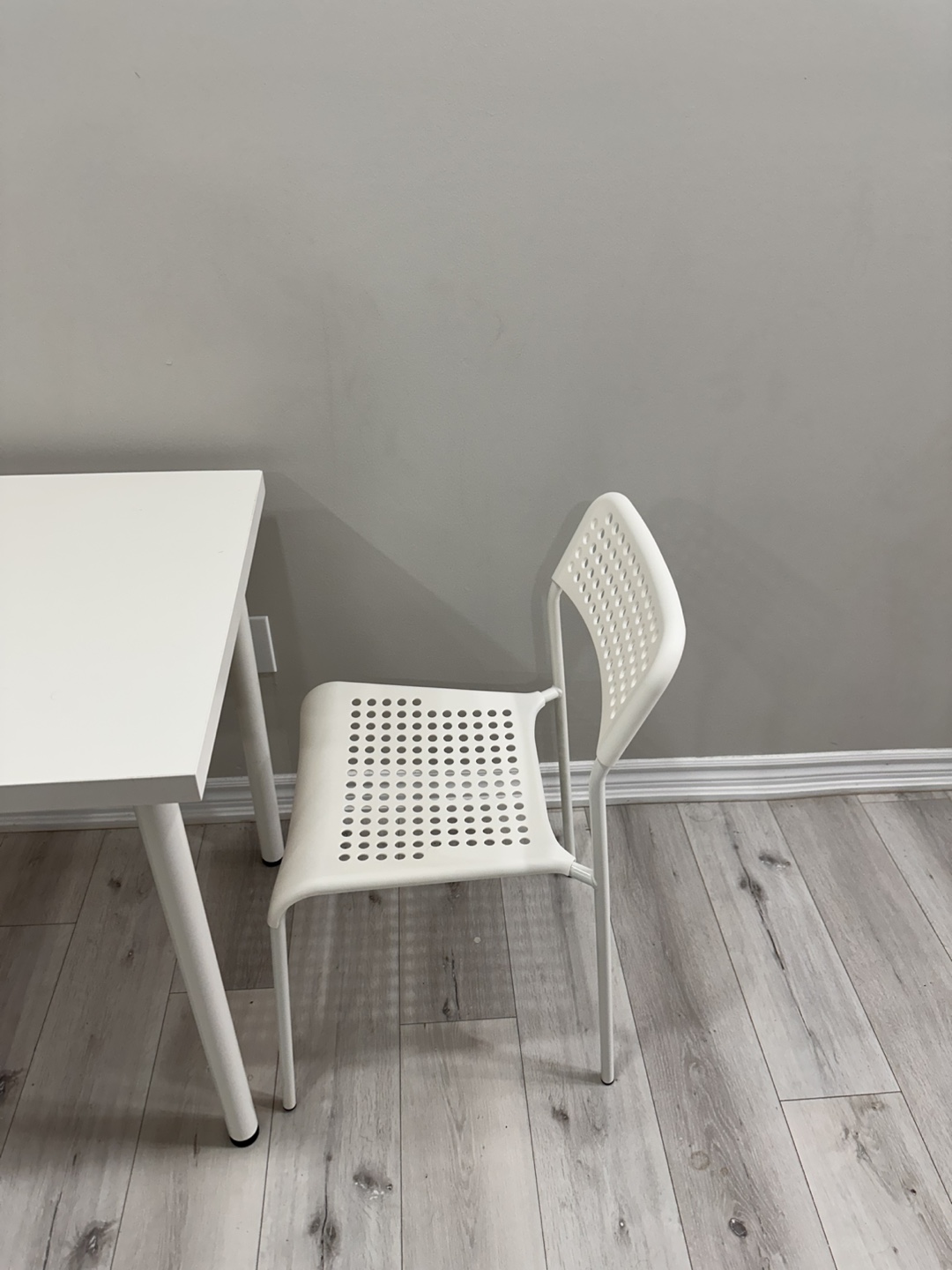 IKEA Table and 2 Chairs - photo 4