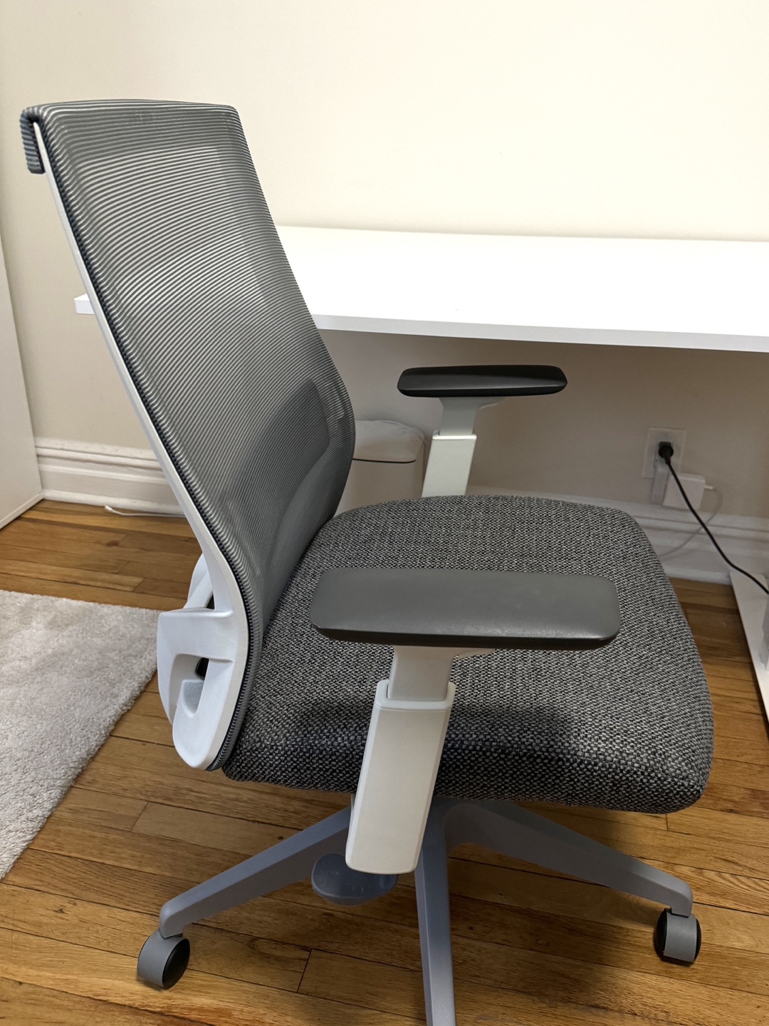 EazeeChairs Ergonomic Mesh Office Chair with Headrest - photo 2