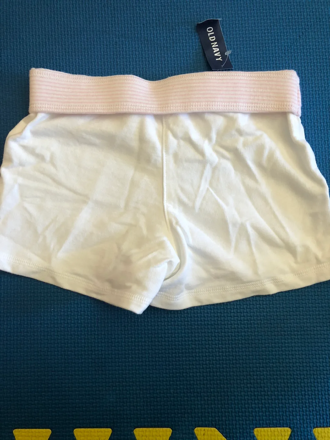 Old Navy Girls' White Shorts Sz 5/6 image indicator(3)