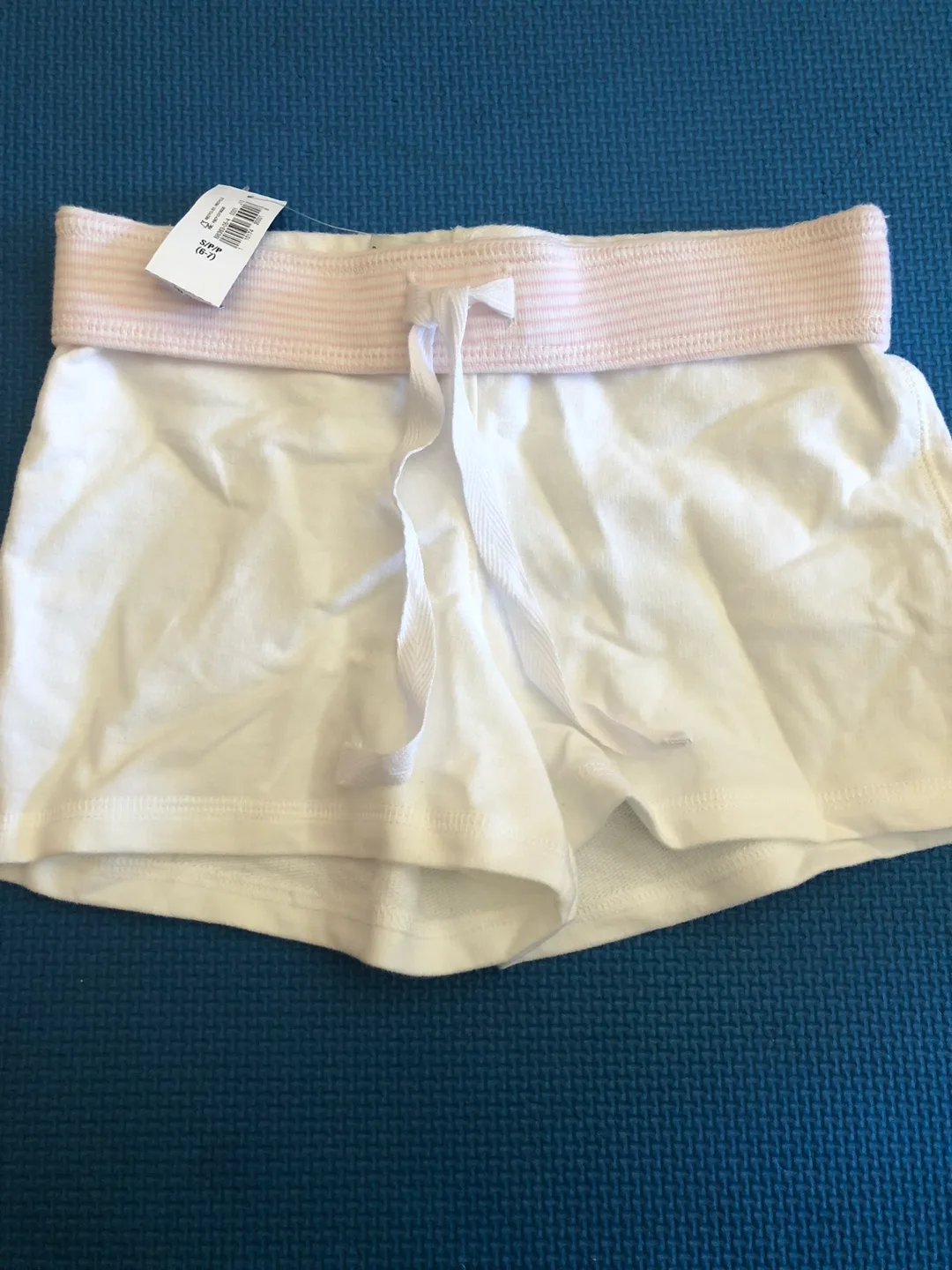 Old Navy Girls' White Shorts Sz 5/6 image indicator(2)