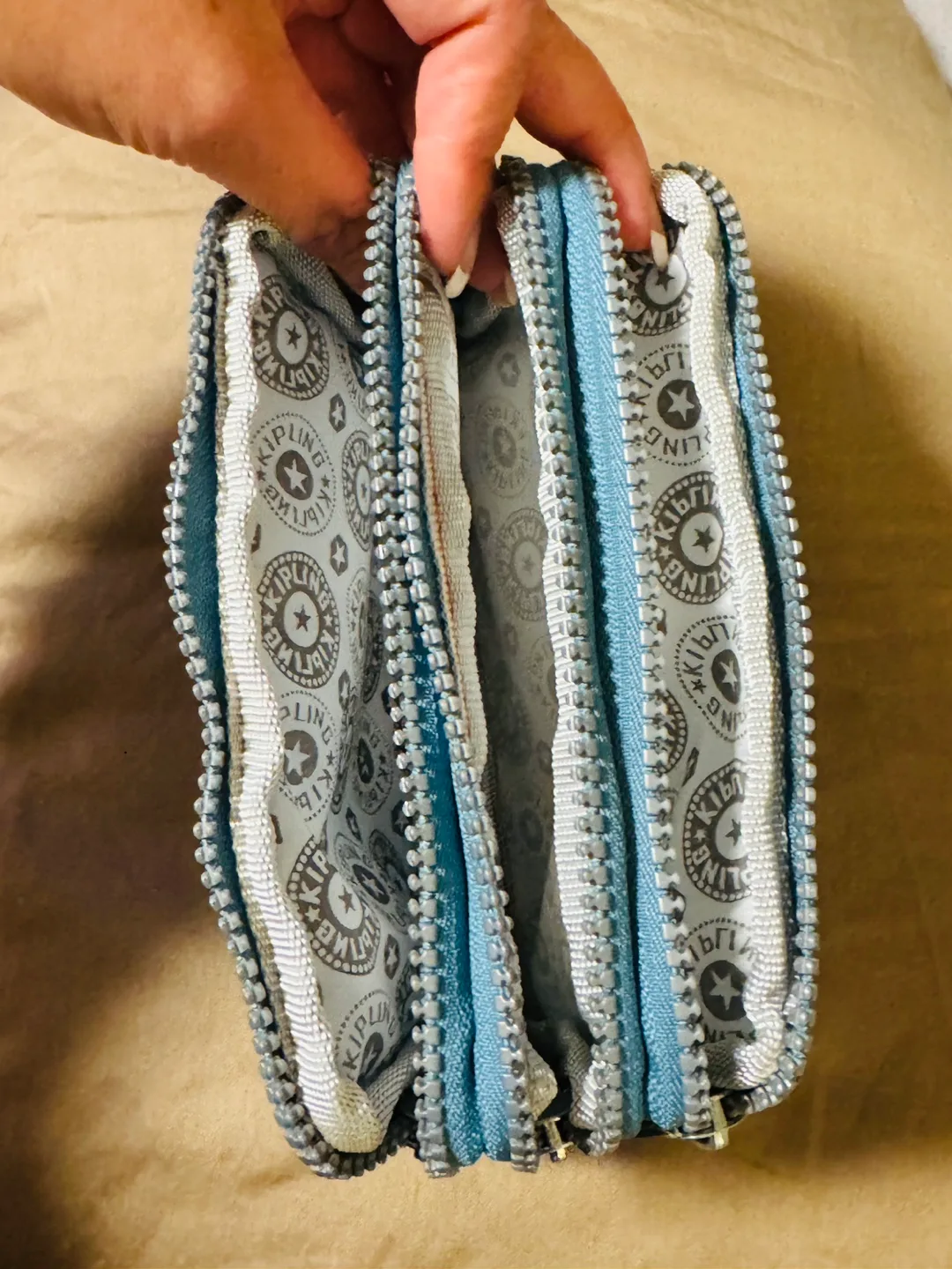 Kipling Wrislet Zipper Pouch image indicator(4)