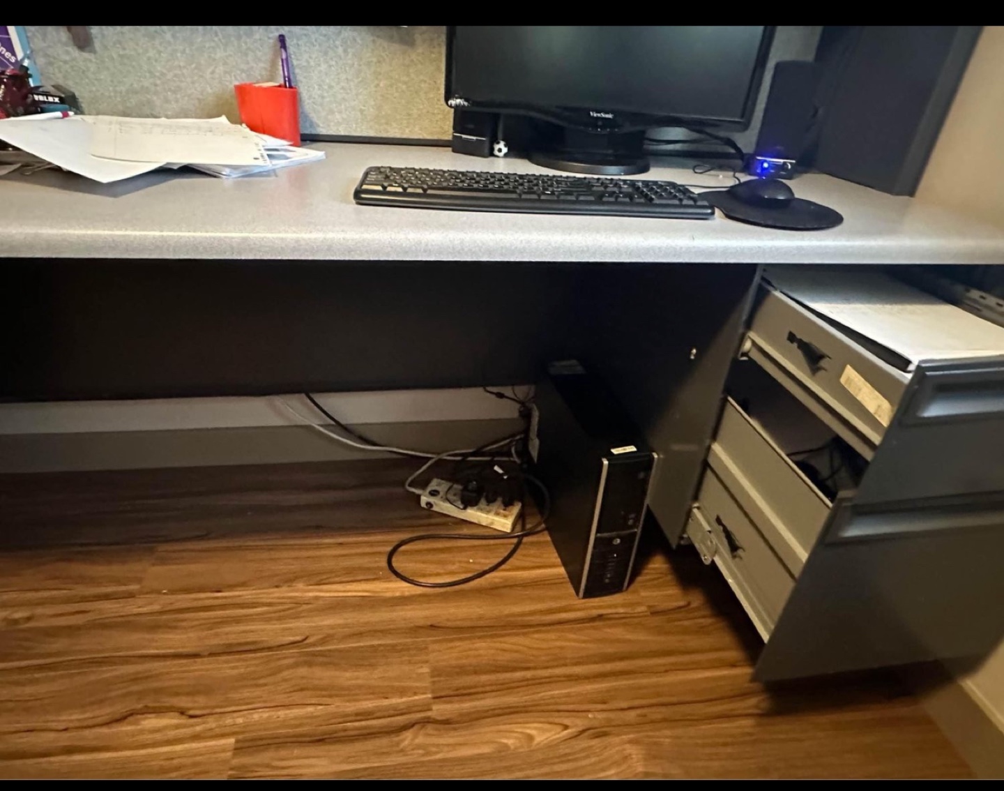 Office Desk with Hutch - photo 3