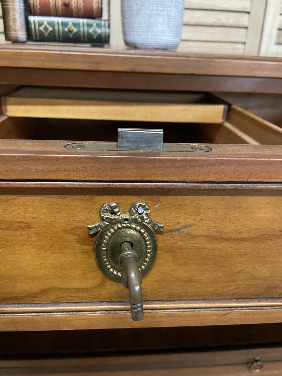 Kindel French Regency Dresser With Tambour - photo 4
