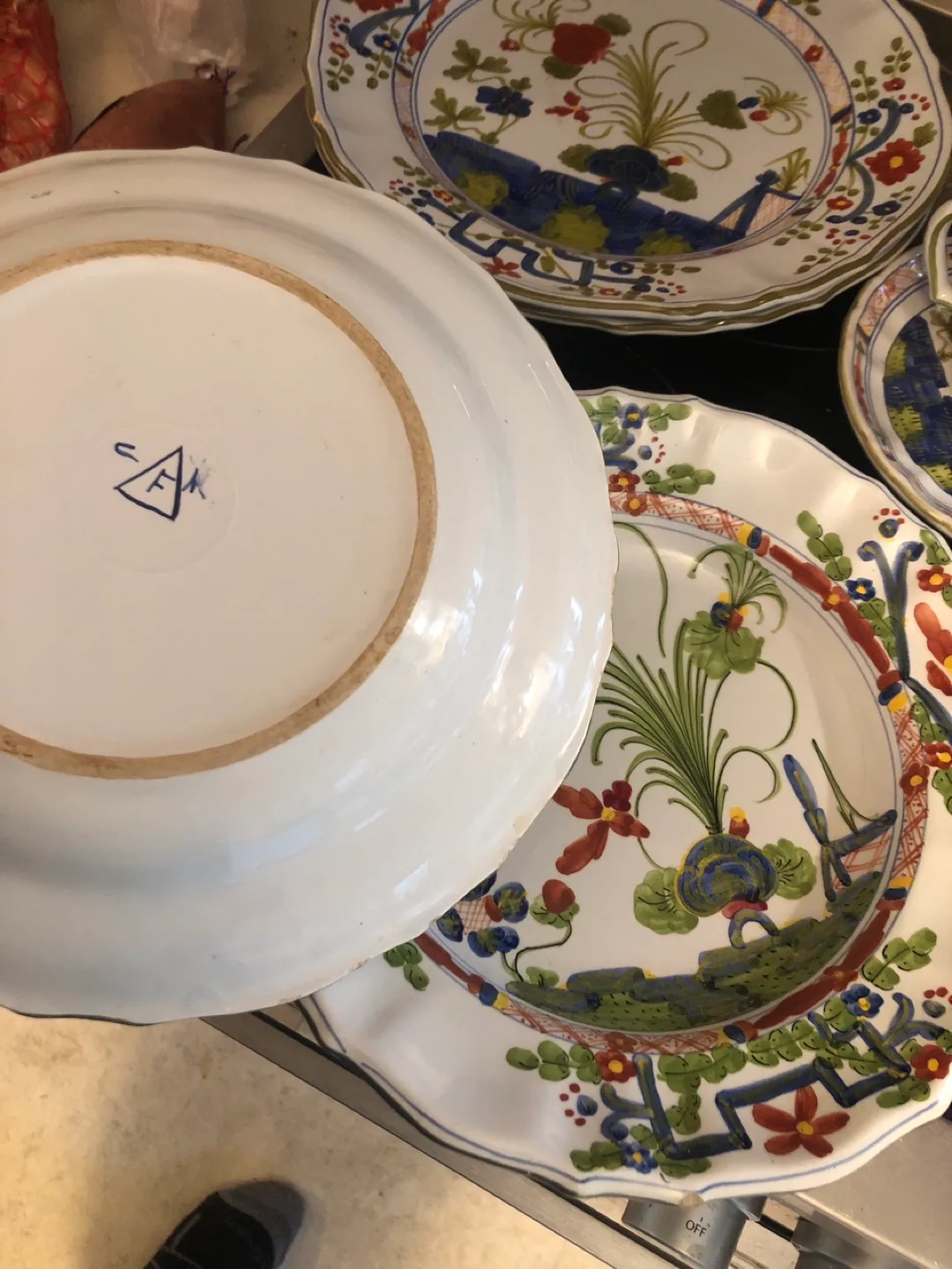 Italian Hand-Painted Dinnerware Set image indicator(3)