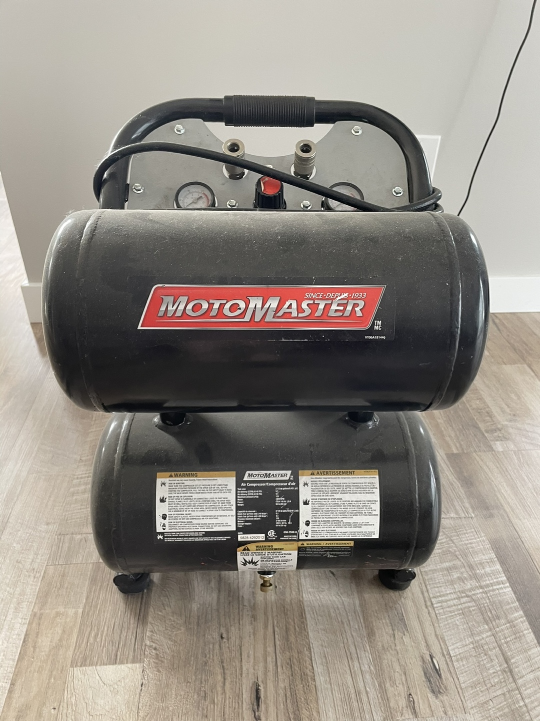 Motomaster Air Compressor - photo 3