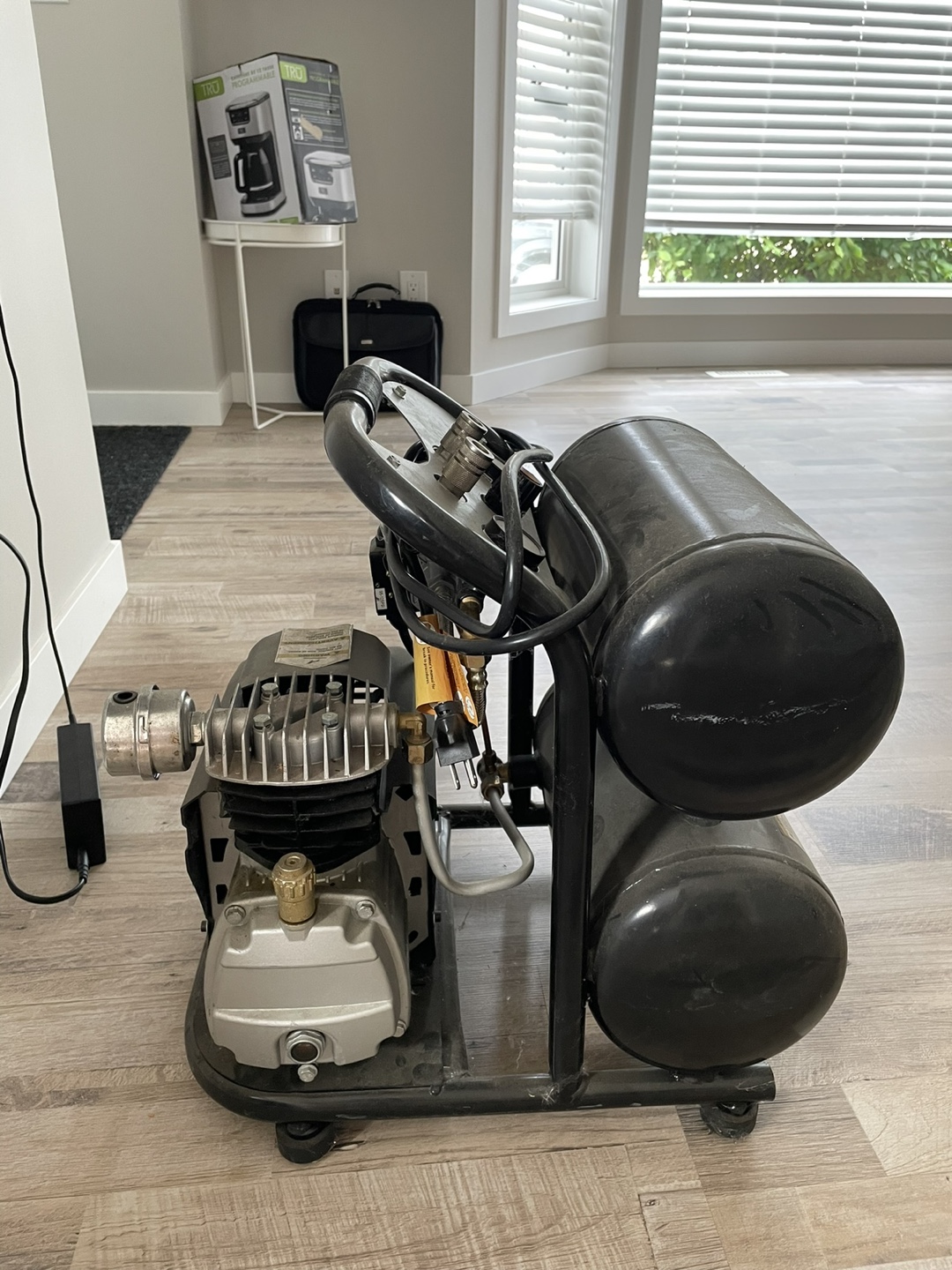 Motomaster Air Compressor - photo 4