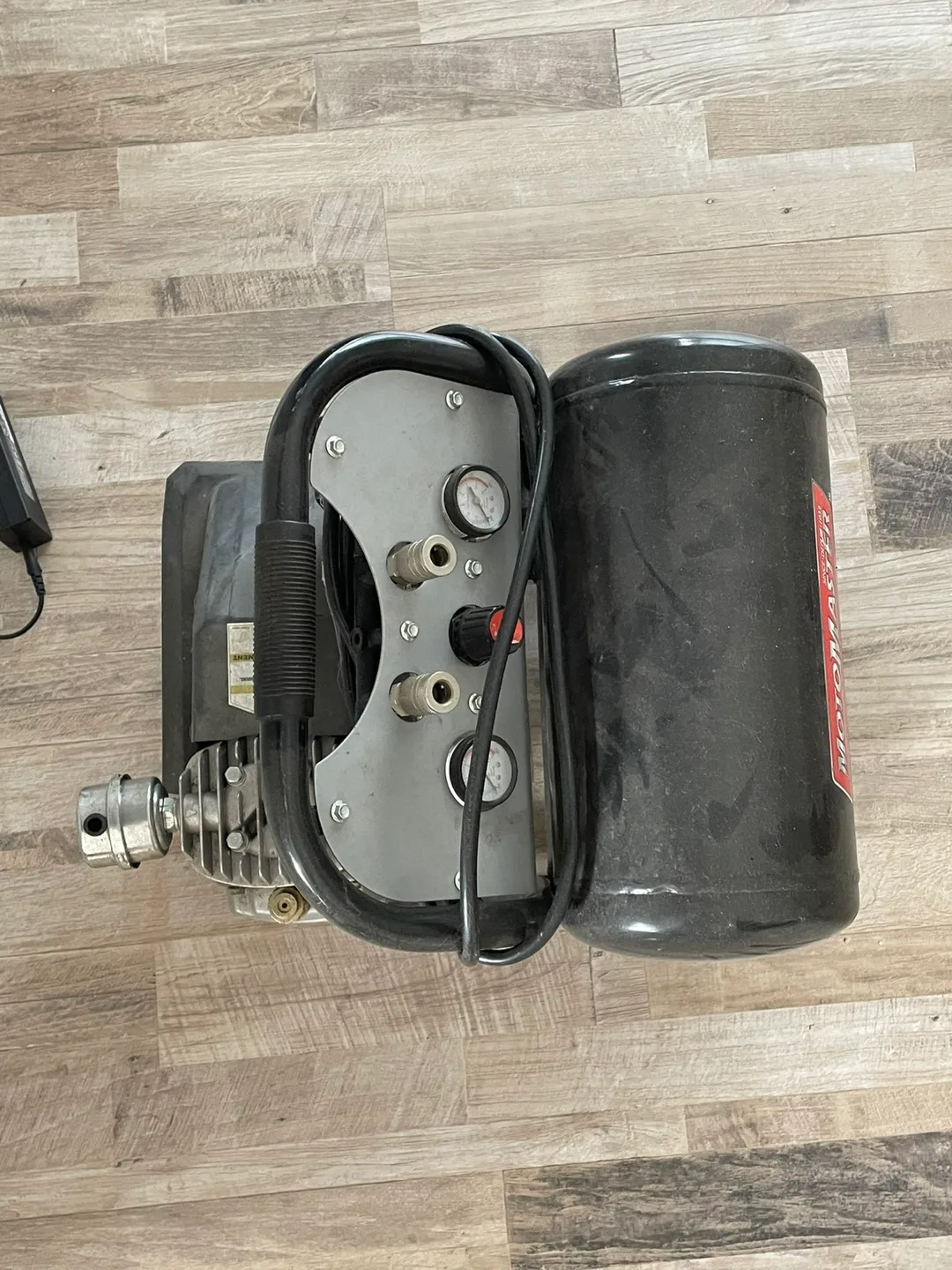 Motomaster Air Compressor thumbnail