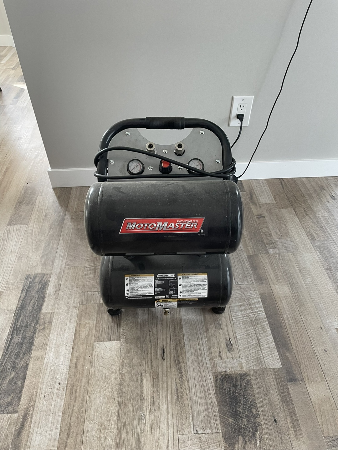 Motomaster Air Compressor - photo 2