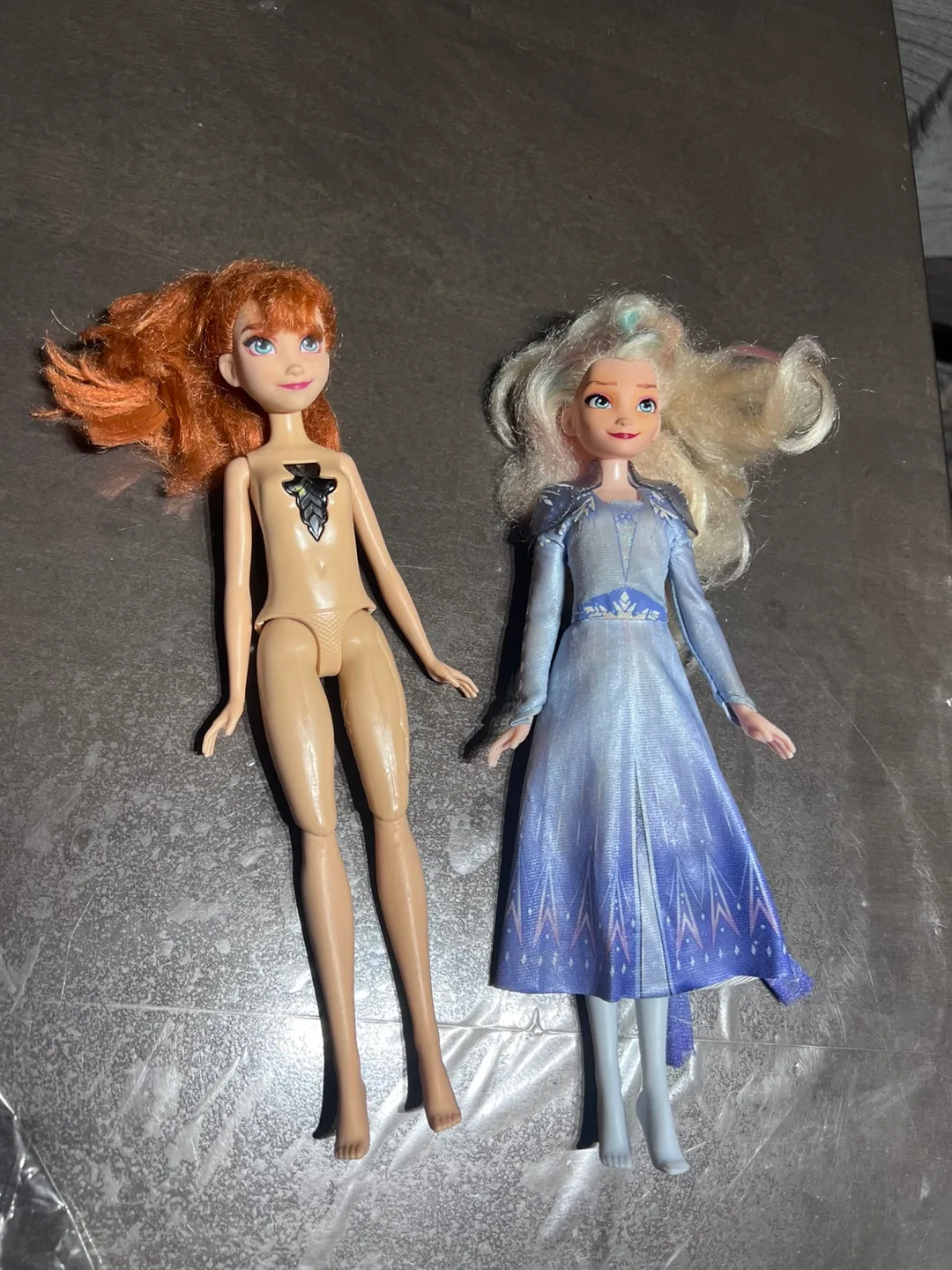Frozen Anna and Elsa Dolls thumbnail