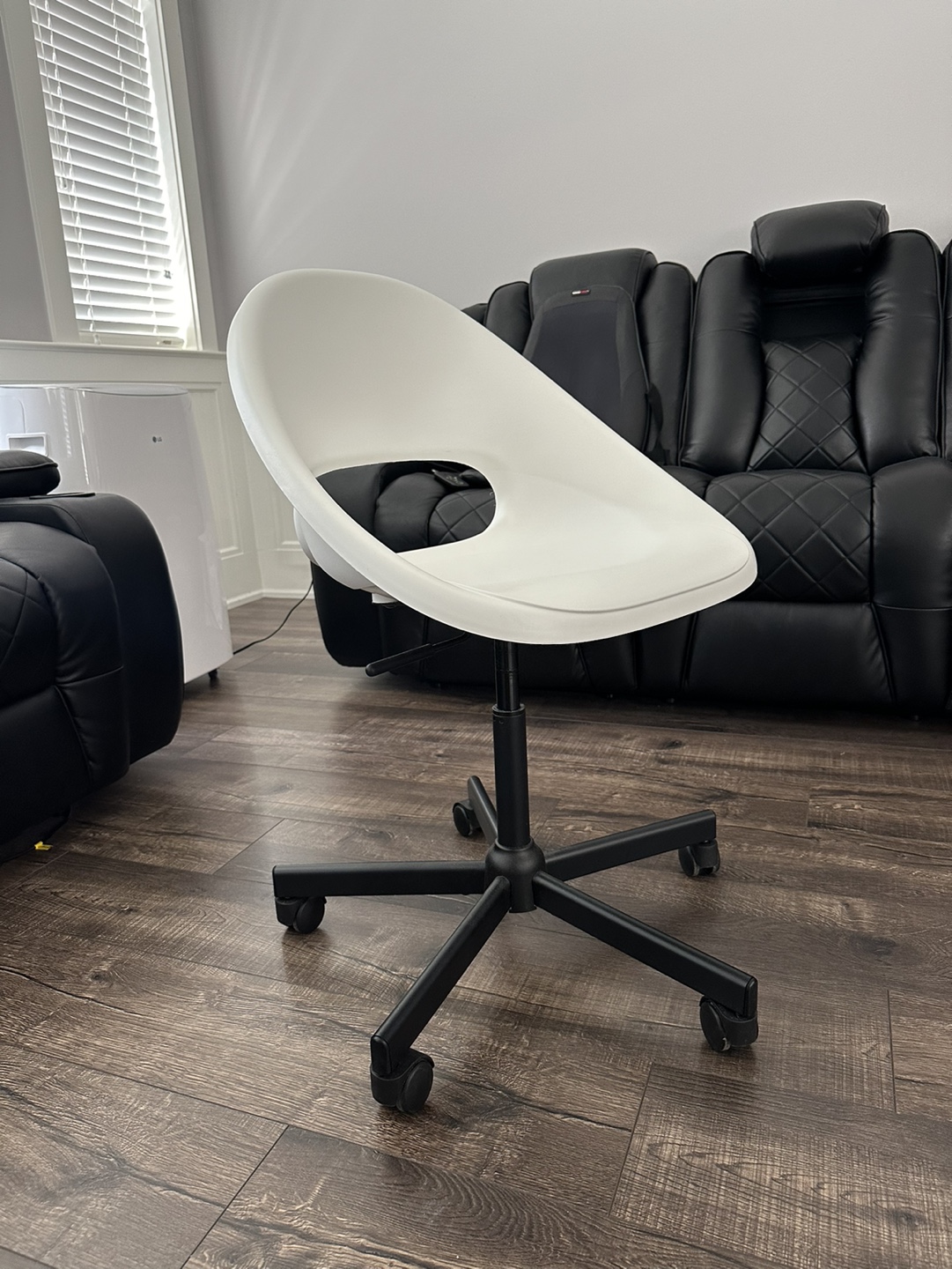 LOBERGET IKEA Swivel Chair - photo 2