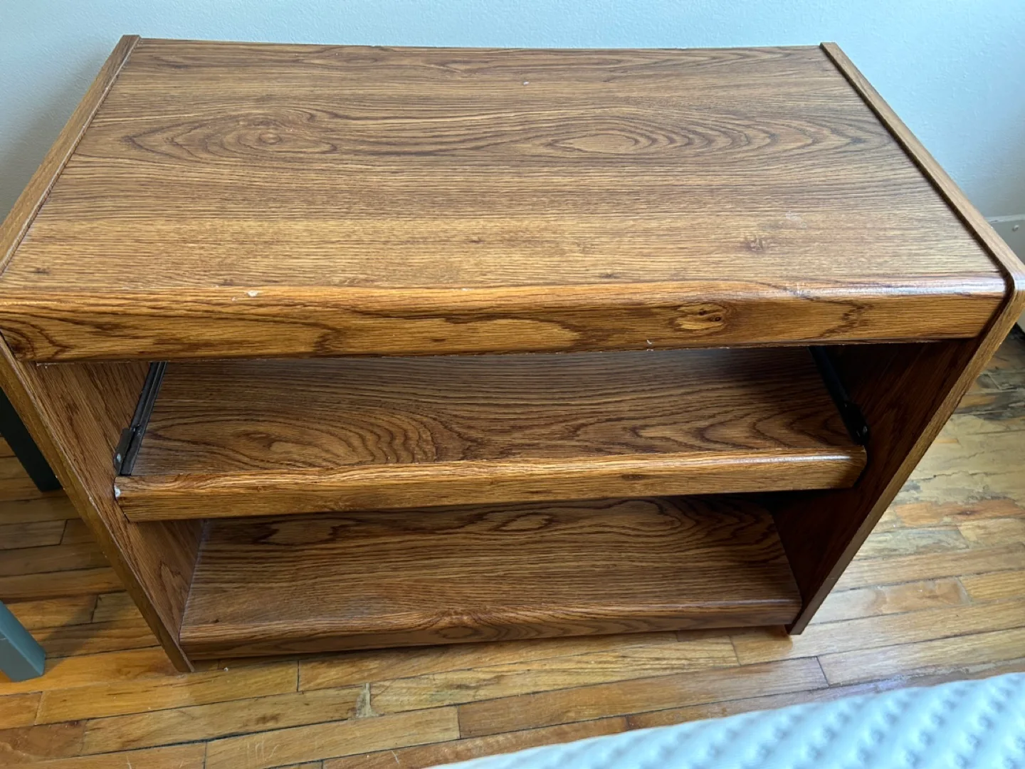 Small Wooden Shelf Unit image indicator(2)