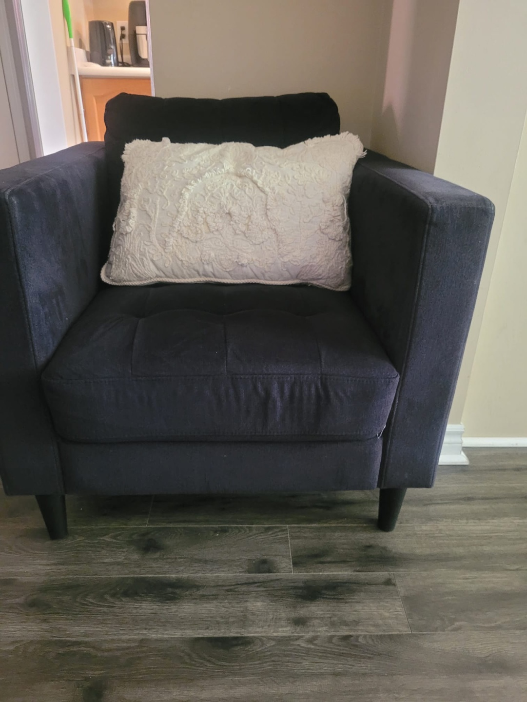Black Armchair - photo 3