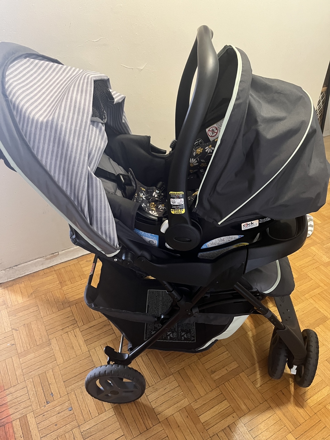 Graco Comfy Cruiser Travel System with Car seat Included