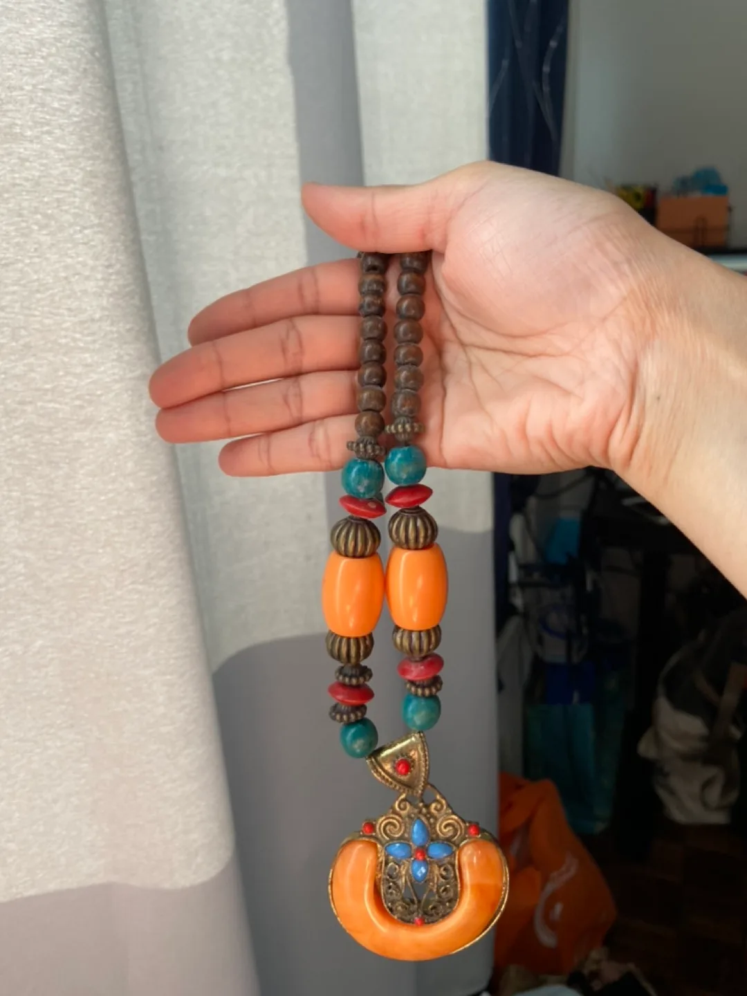 Beaded necklace with large pendant image indicator(2)