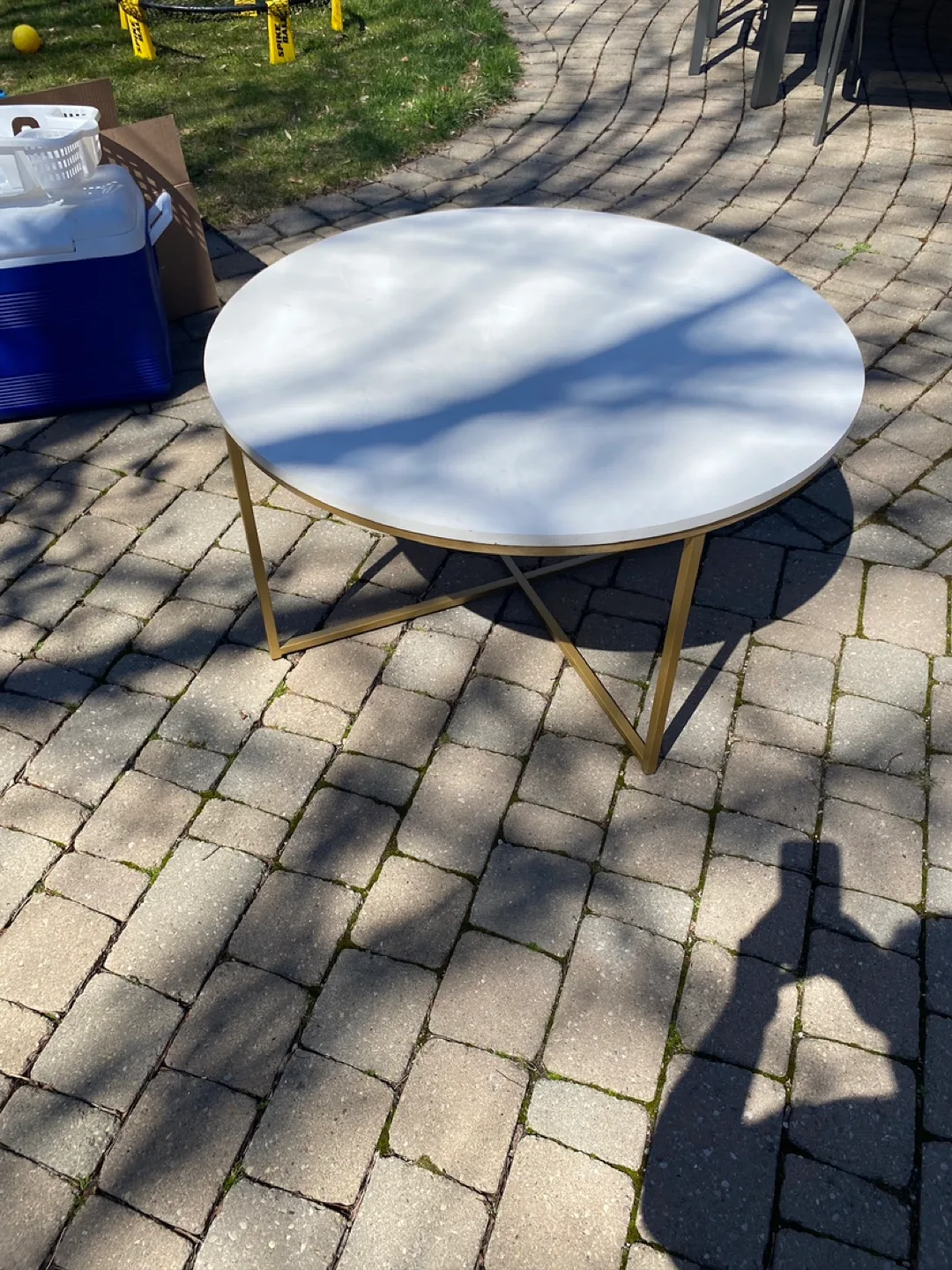 Round White Coffee Table with Gold Legs image indicator(2)