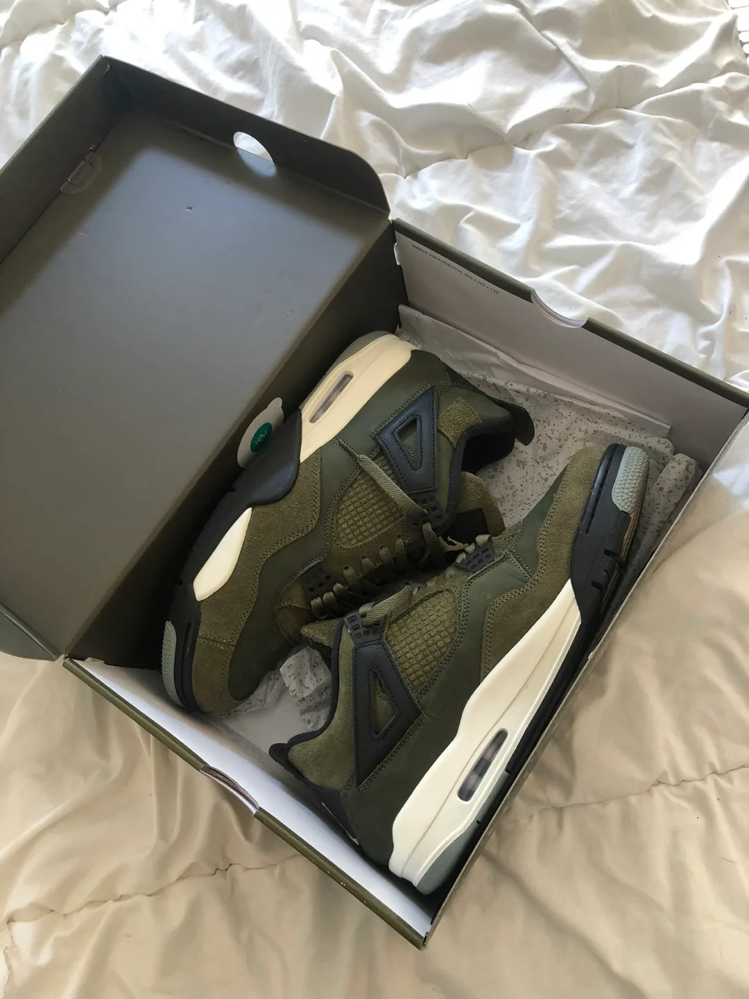 Air Jordan 4 Retro SE Craft “Medium Olive” - Size 11.5 image indicator(6)