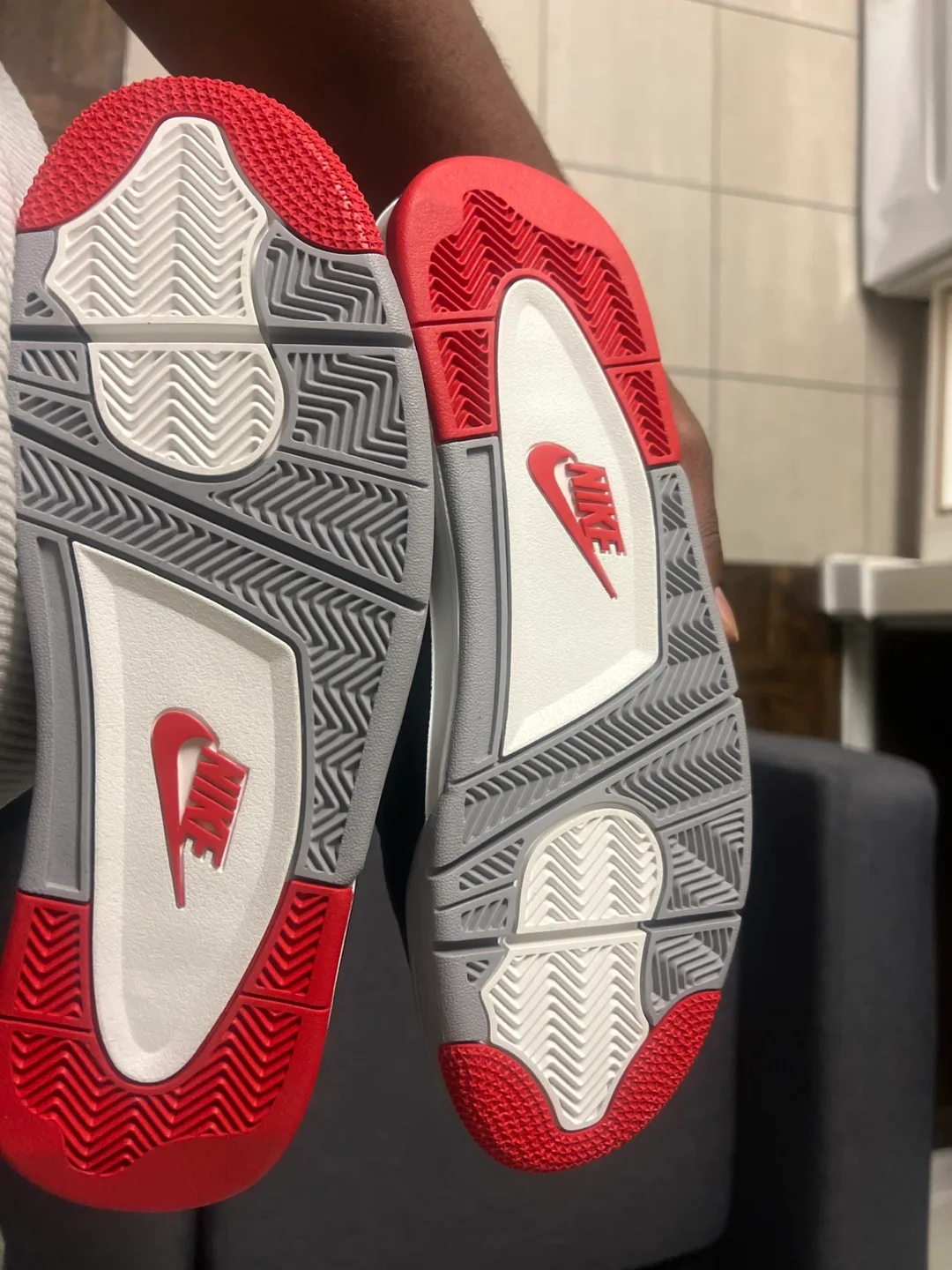 New Air Jordan 4 Retro Black/Fire Red-Cement Grey size 10.5 image indicator(4)