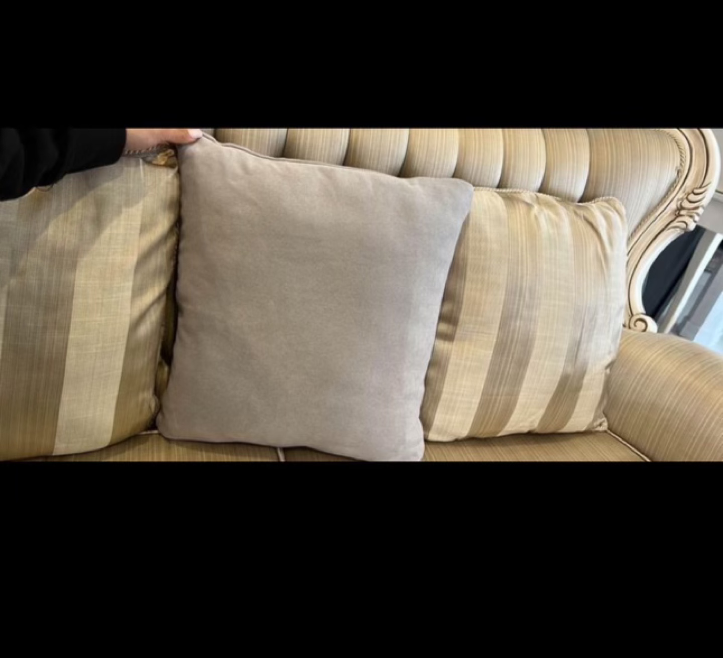 Vintage White and Gold Sofa - photo 5