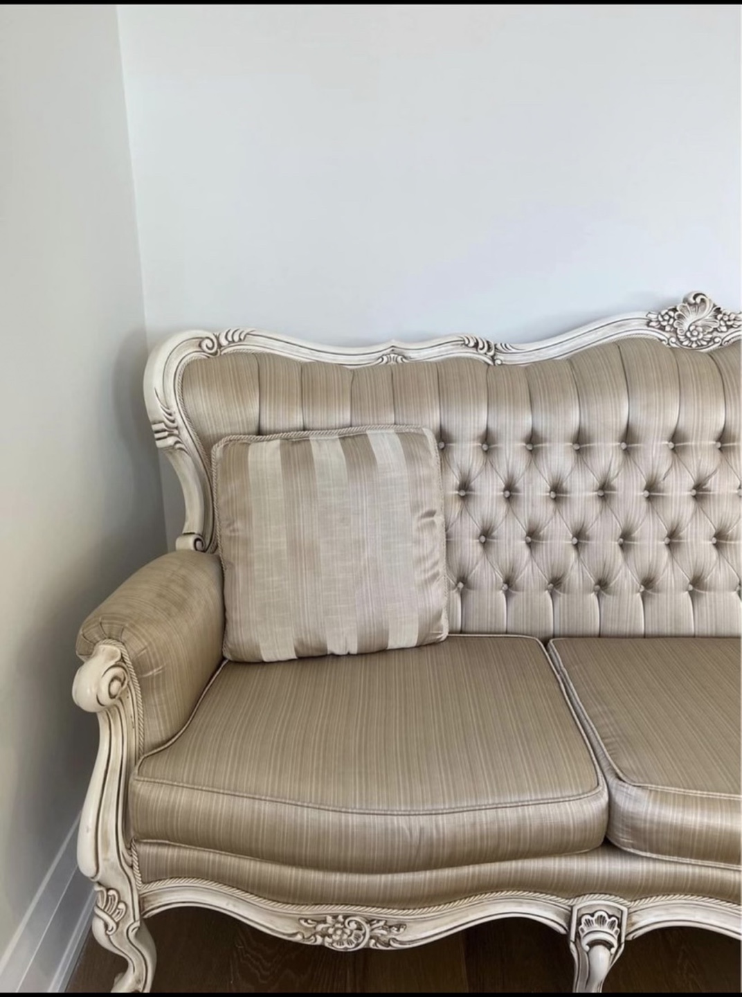 Vintage White and Gold Sofa - photo 2