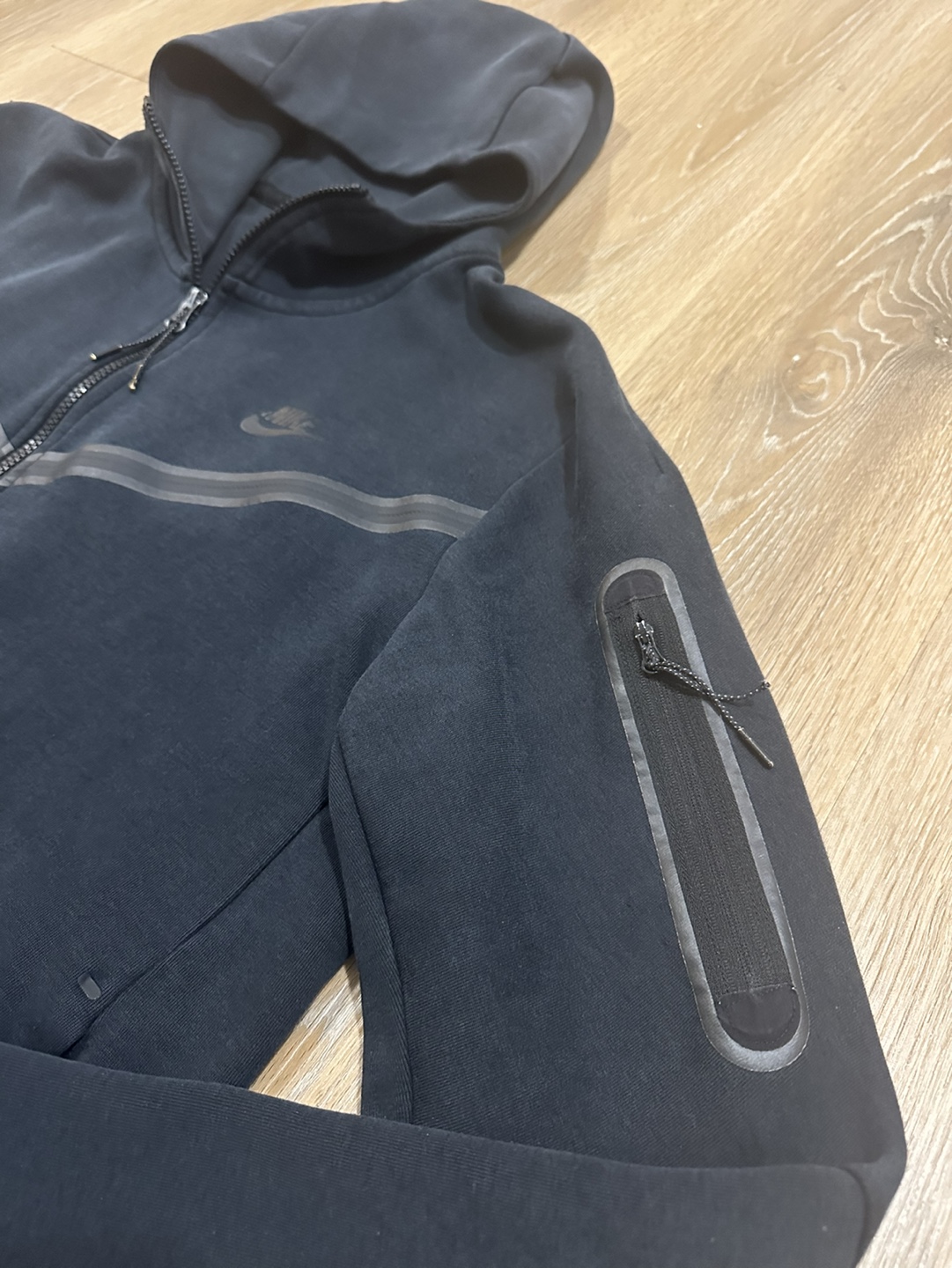 Nike Men’s Tech Fleece Hoodie Black size L - Great Condition - photo 4