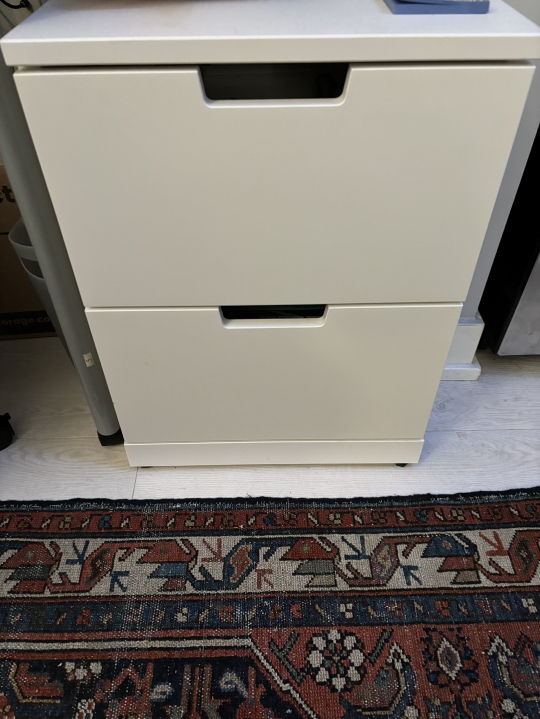 White 2 drawer unit