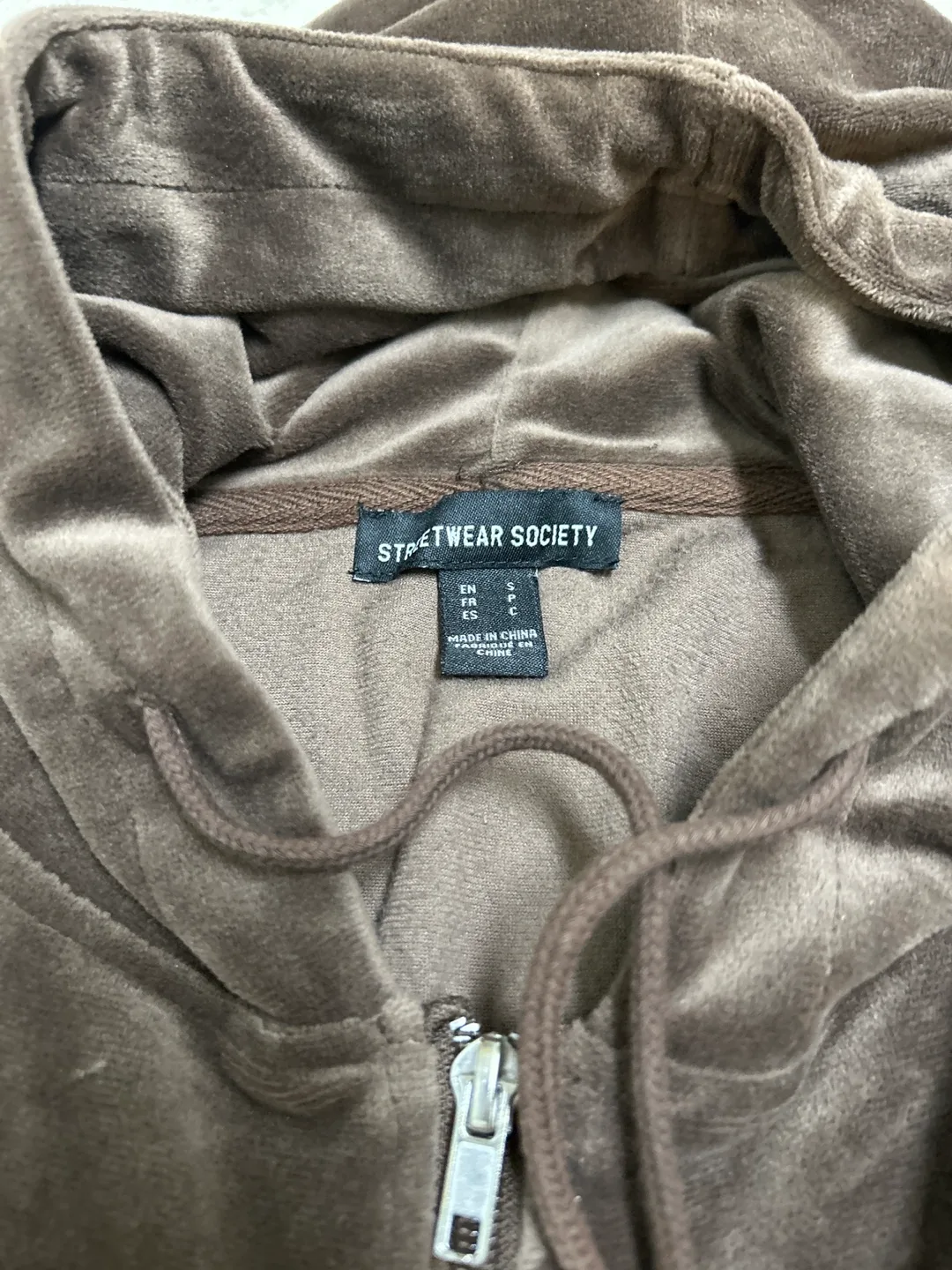 urban velvet cropped zip up image indicator(3)