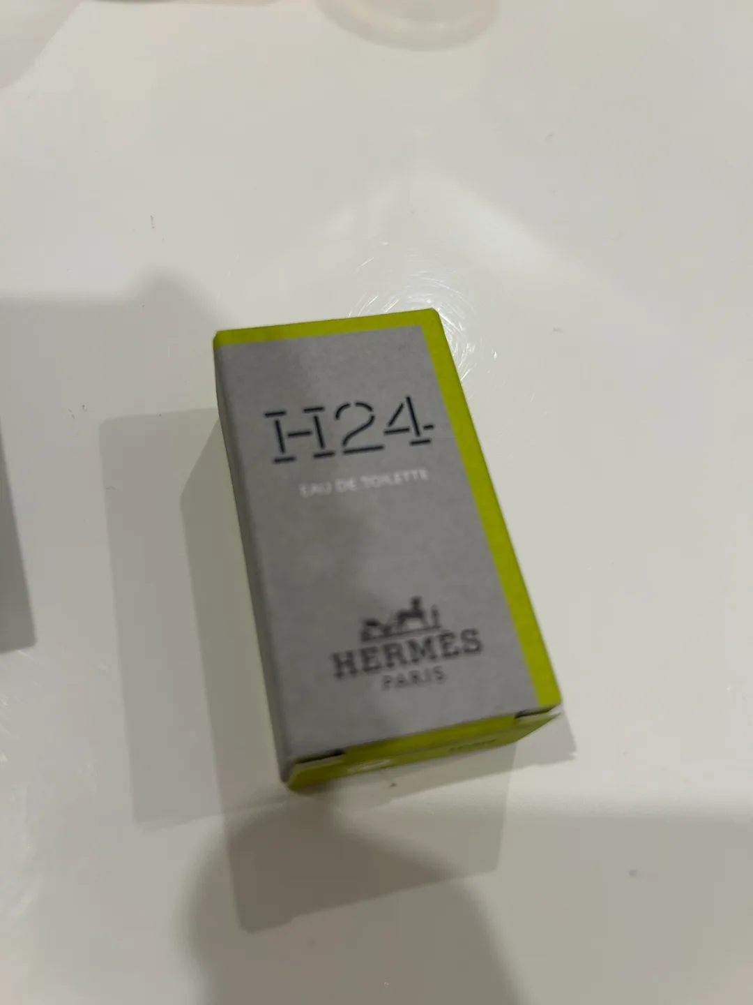 Set of 4 Mini Beauty and Fragrance Items image indicator(5)