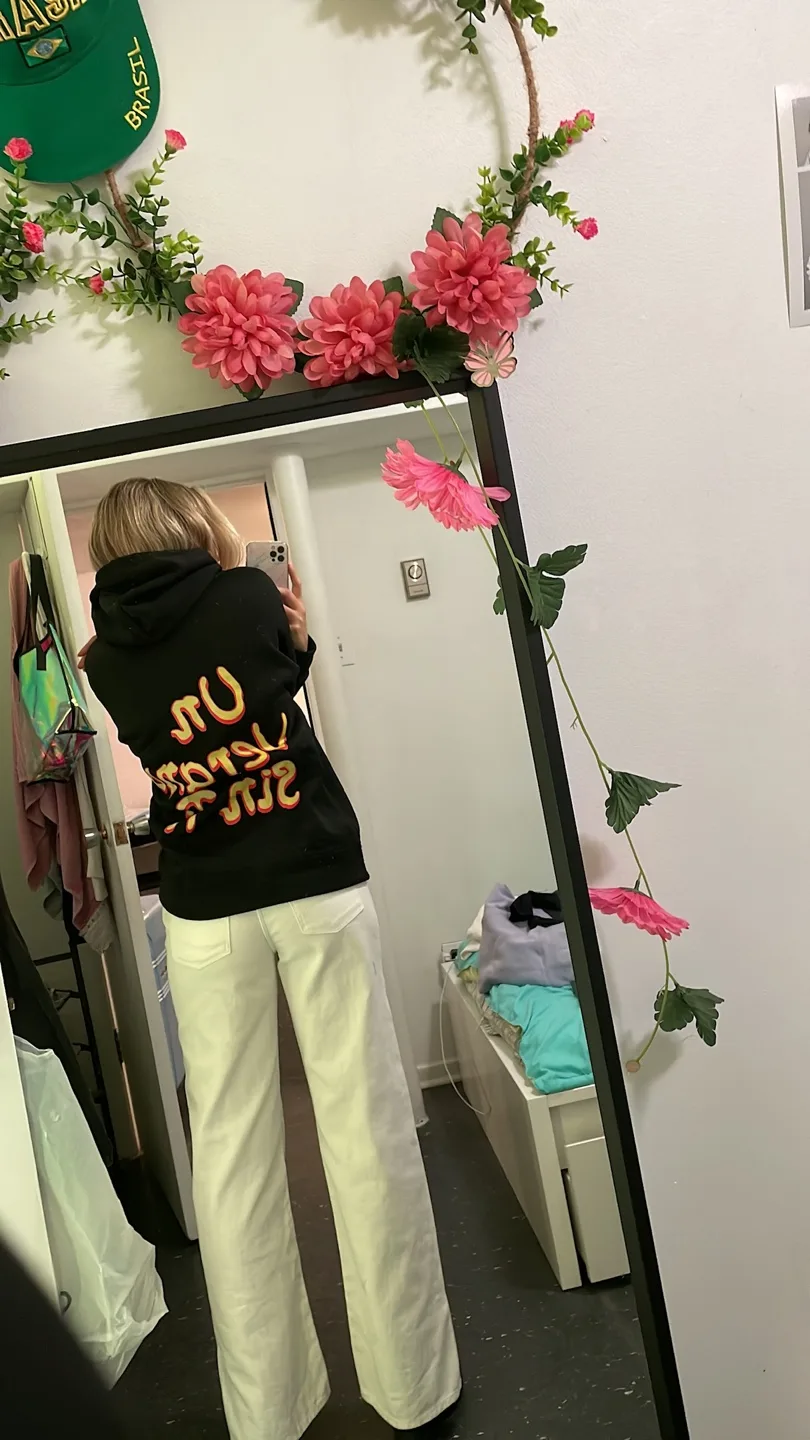 Black Bad Bunny Un Verano Sin Ti Hoodie image indicator(2)