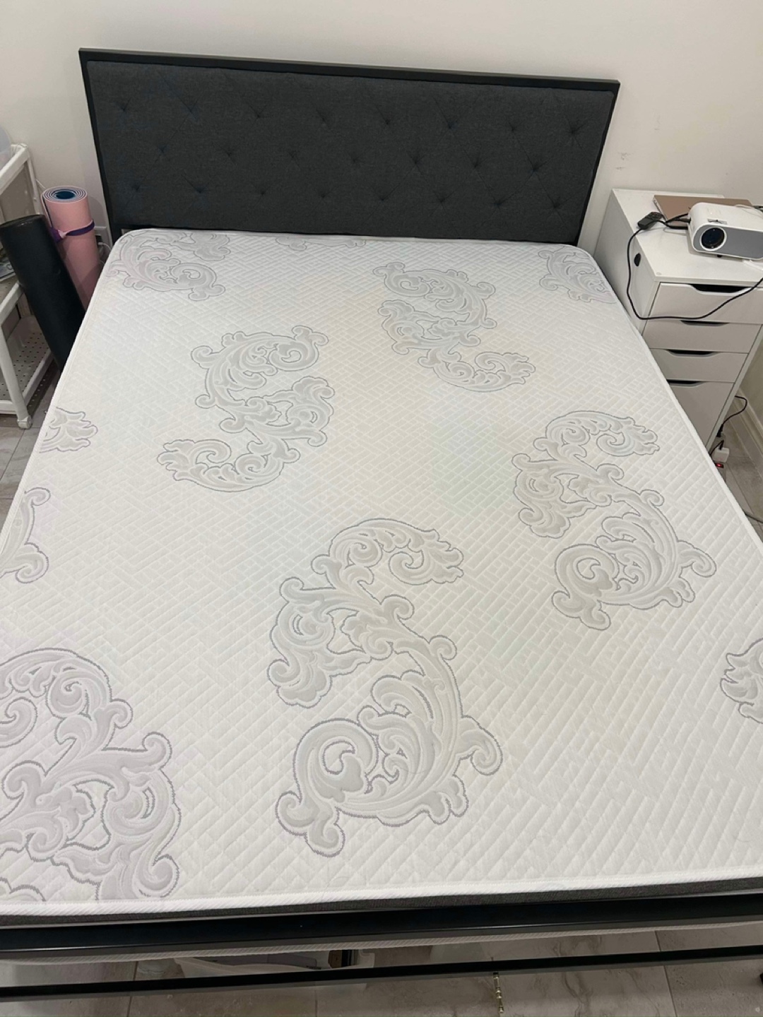 Queen Size Bed Frame with Headboard + Mattress - photo 4