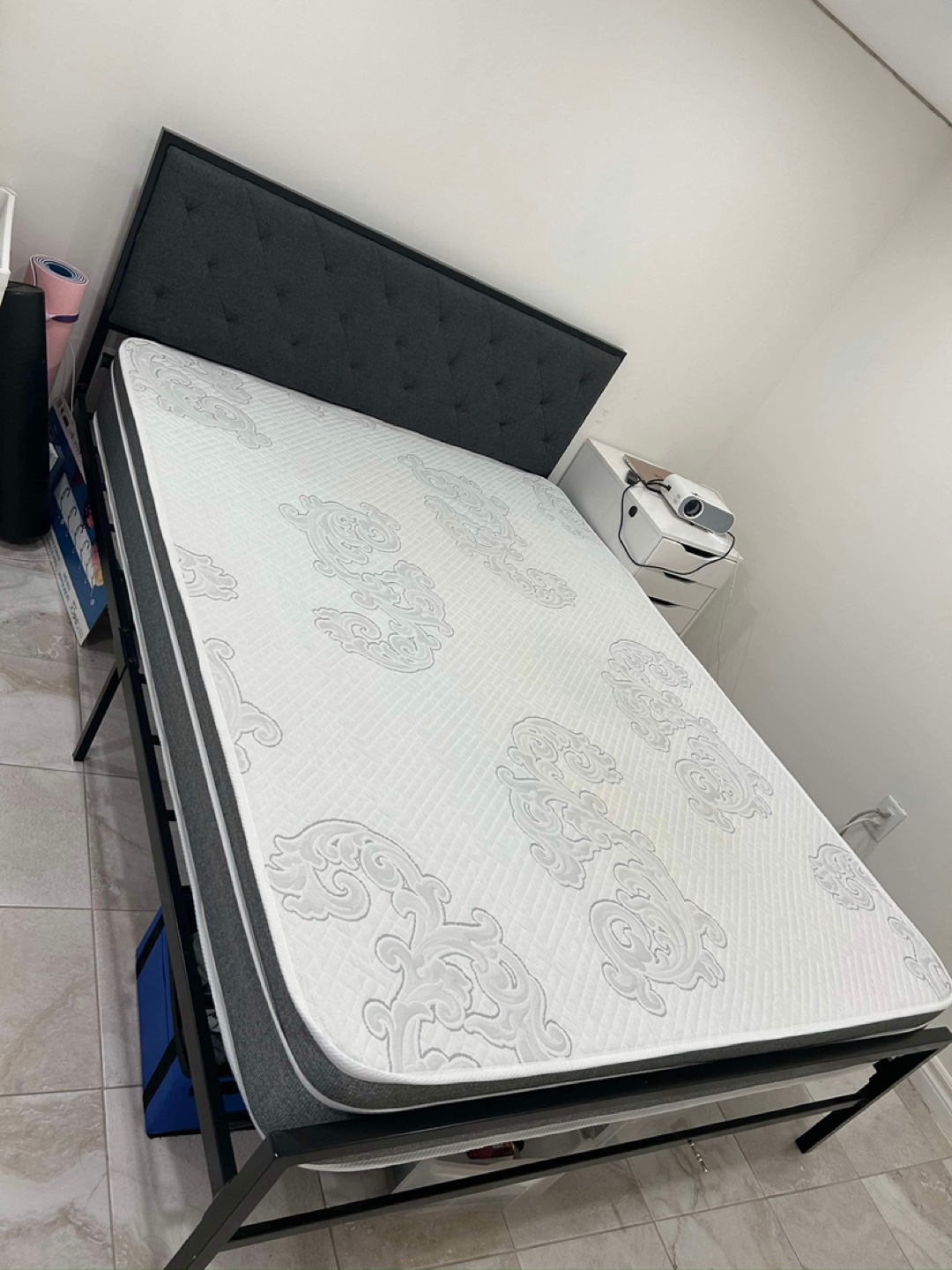 Queen Size Bed Frame with Headboard + Mattress - photo 2