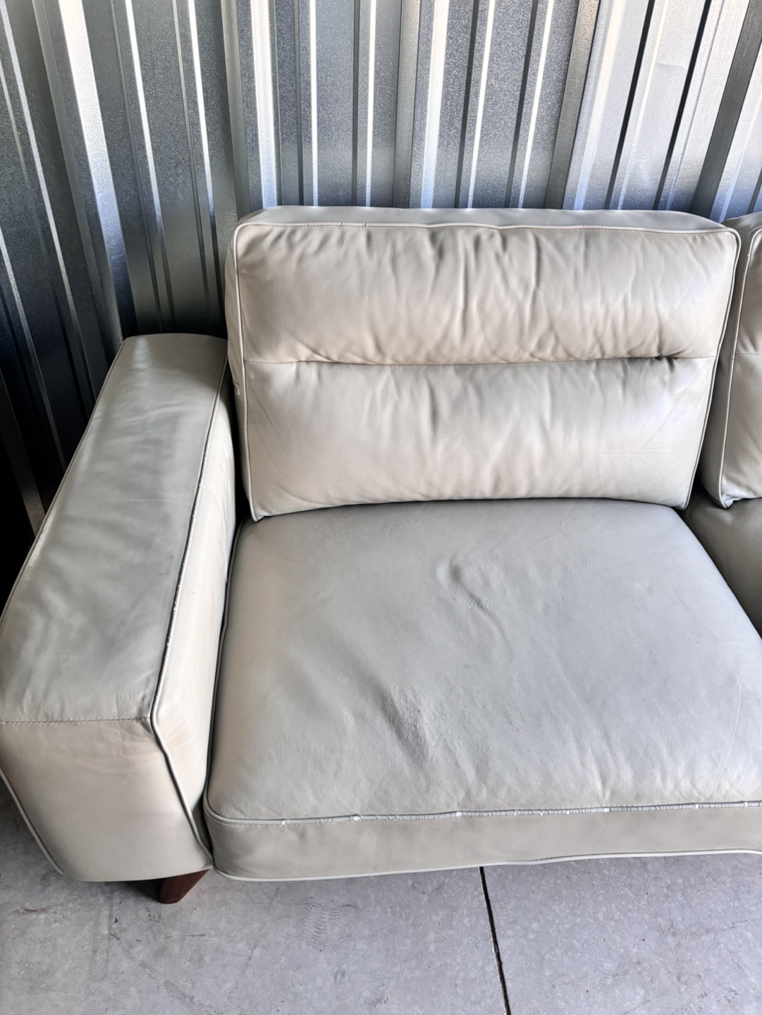 Authentic Beige Leather in Amazing condition Sofa - photo 2