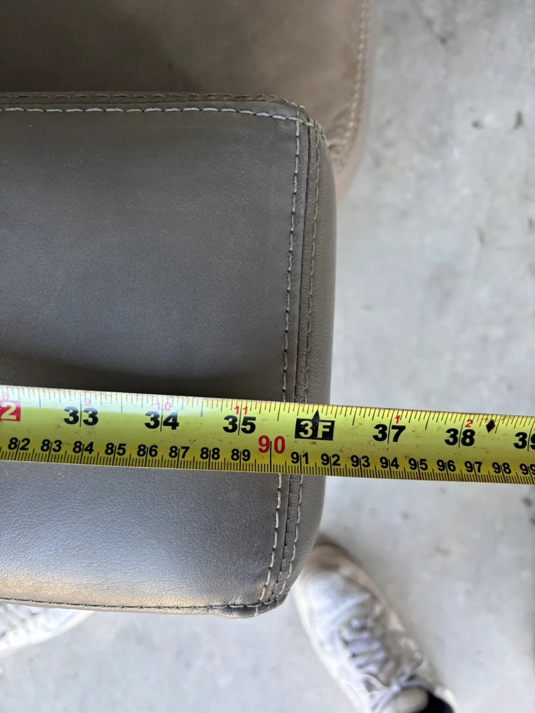 Grey Comfortable Sofa image indicator(6)