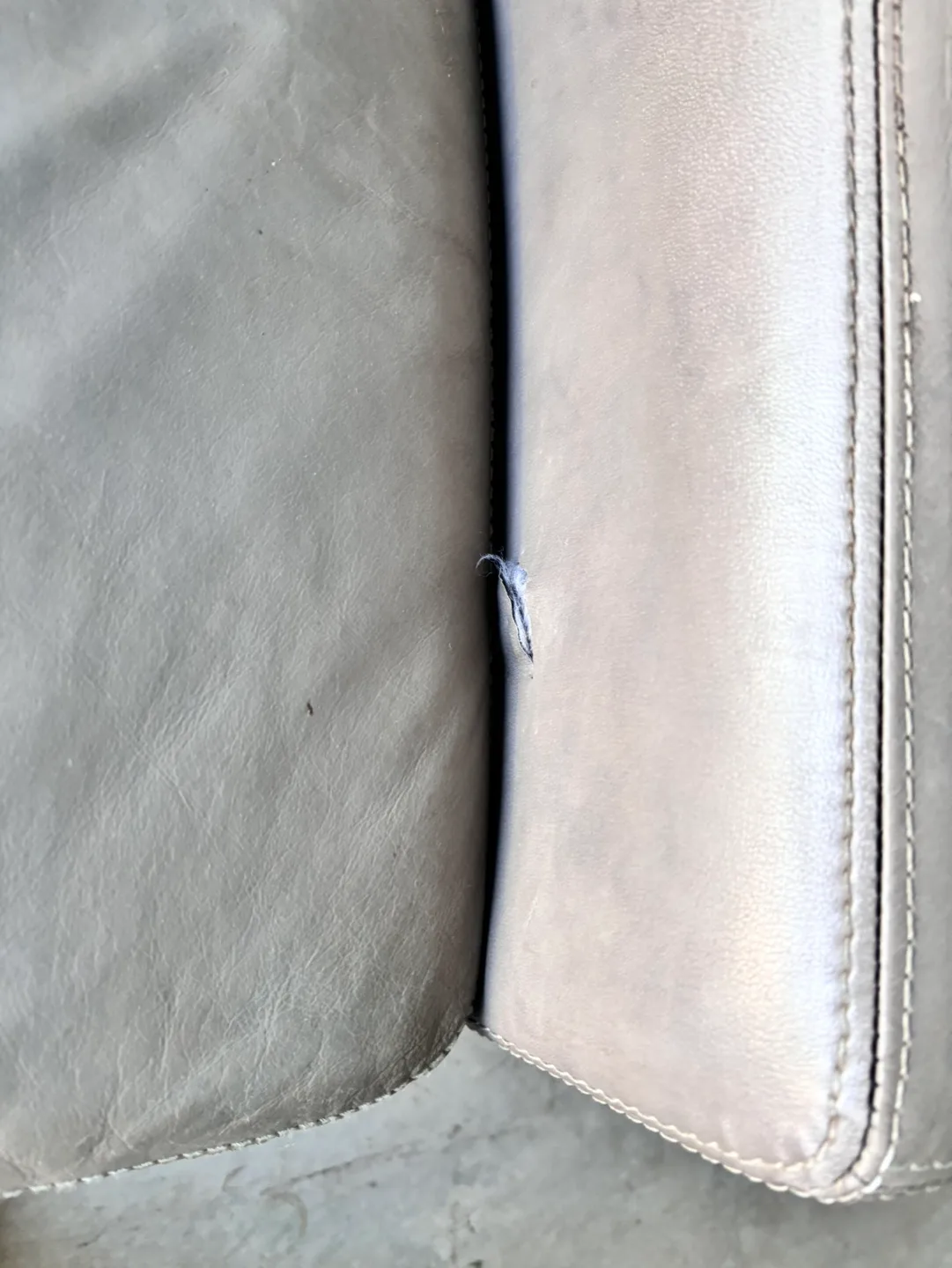 Grey Comfortable Sofa image indicator(4)