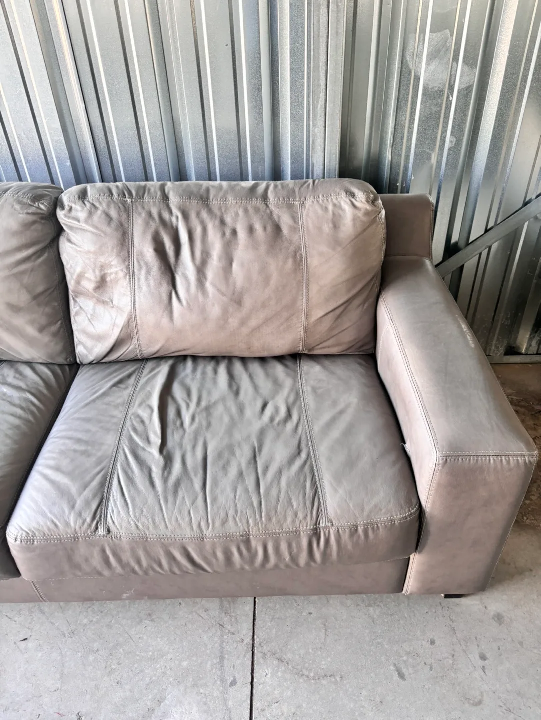 Grey Comfortable Sofa image indicator(2)