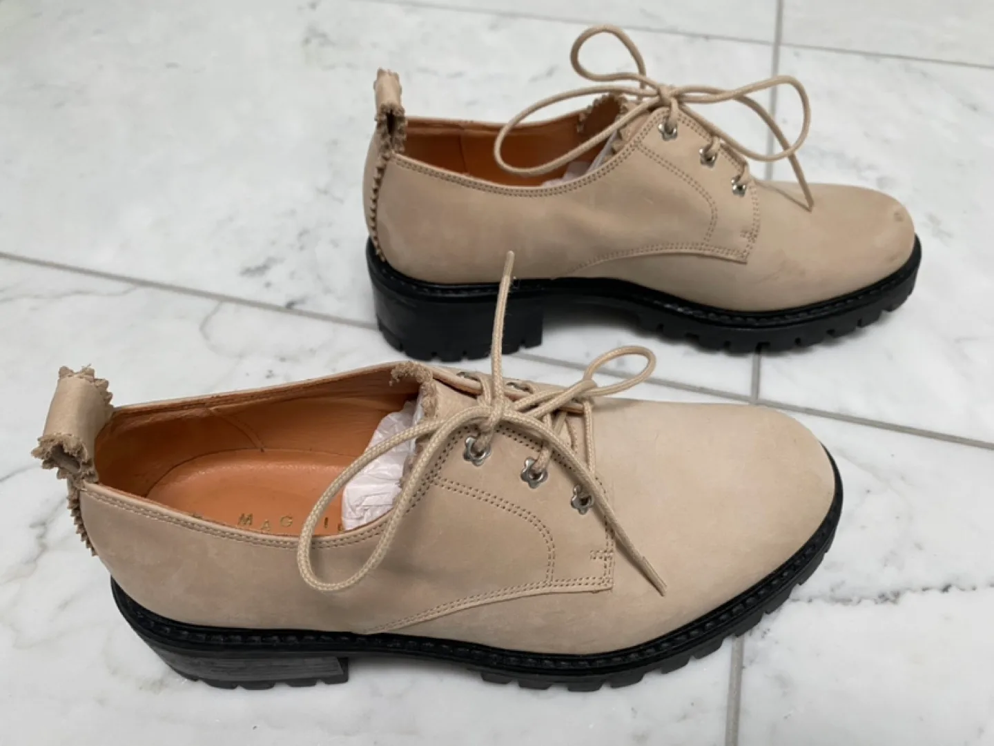 Women’s Oxford shoes - size 5 - like new thumbnail