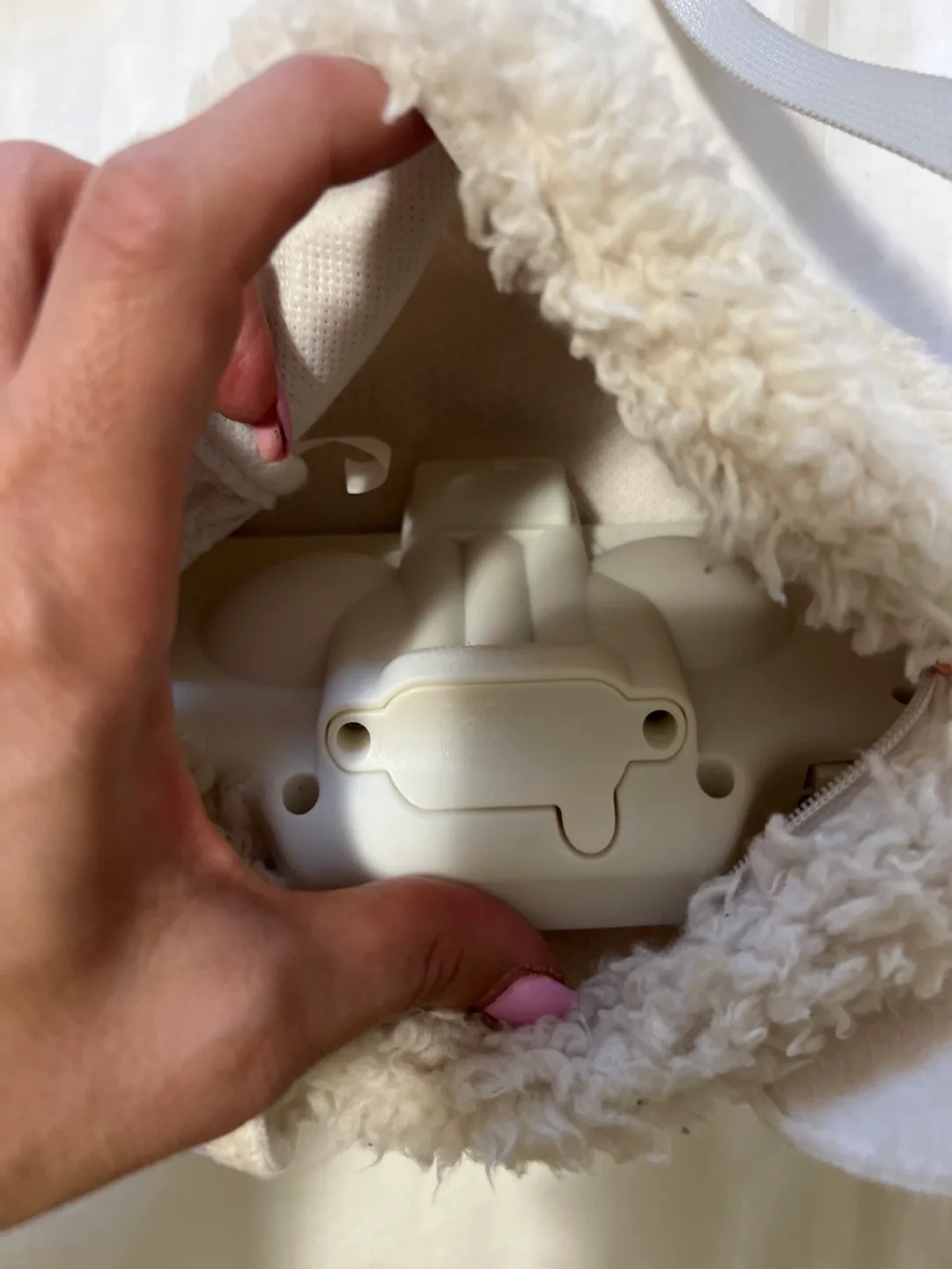 Fuzzy Llama Crossbody Bag image indicator(2)