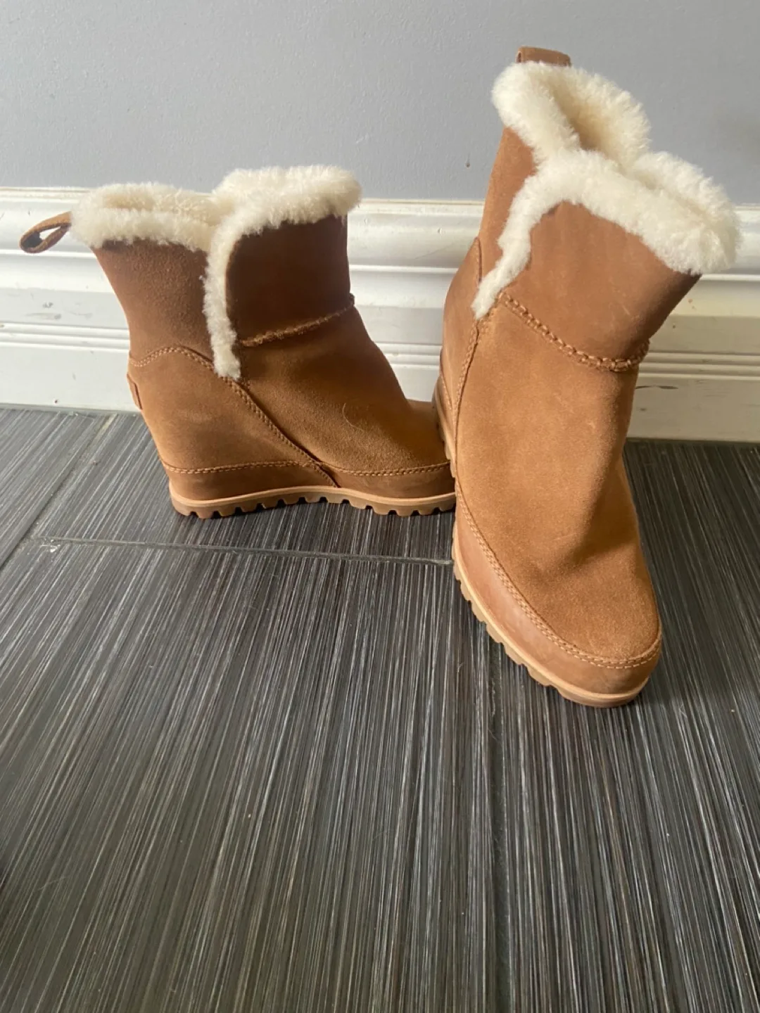UGG Women's Wedge Boots image indicator(2)