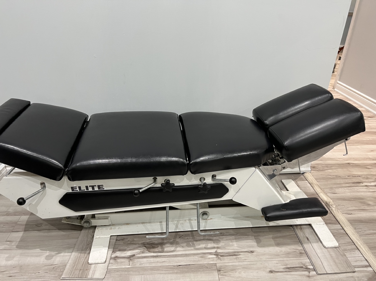 Elite Chiropractic Table - photo 2